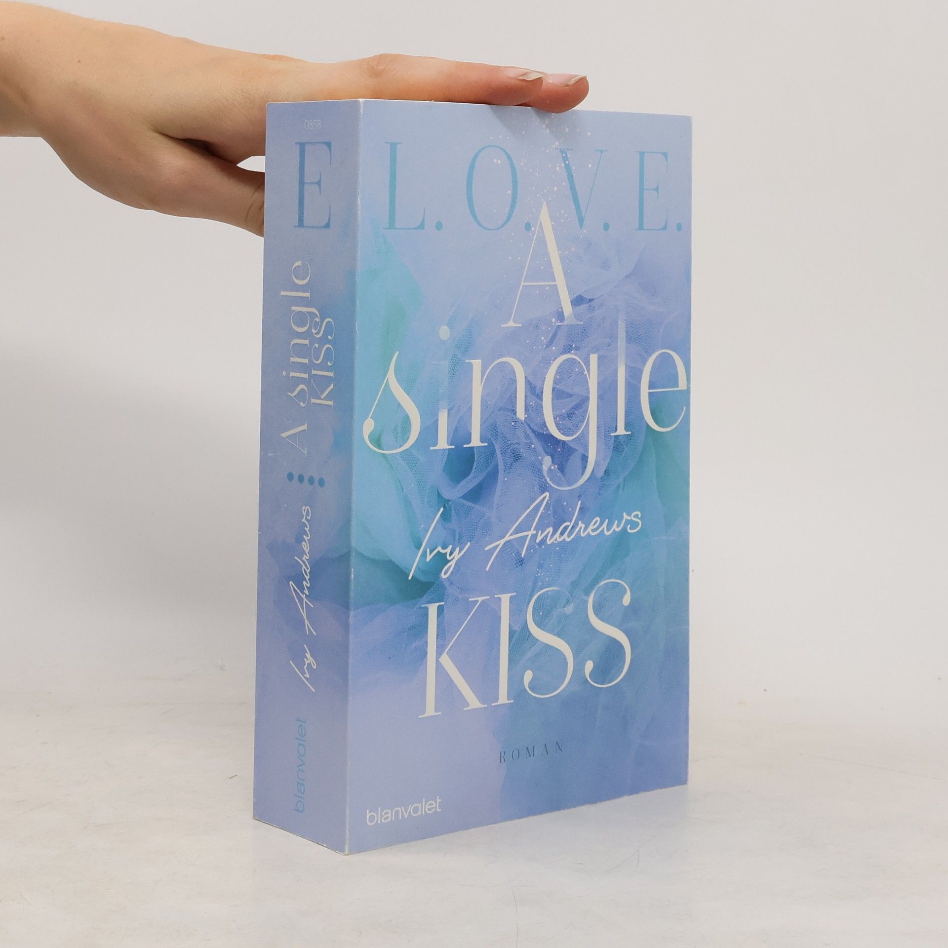 Ivy Andrews L.O.V.E. 4: A single kiss
