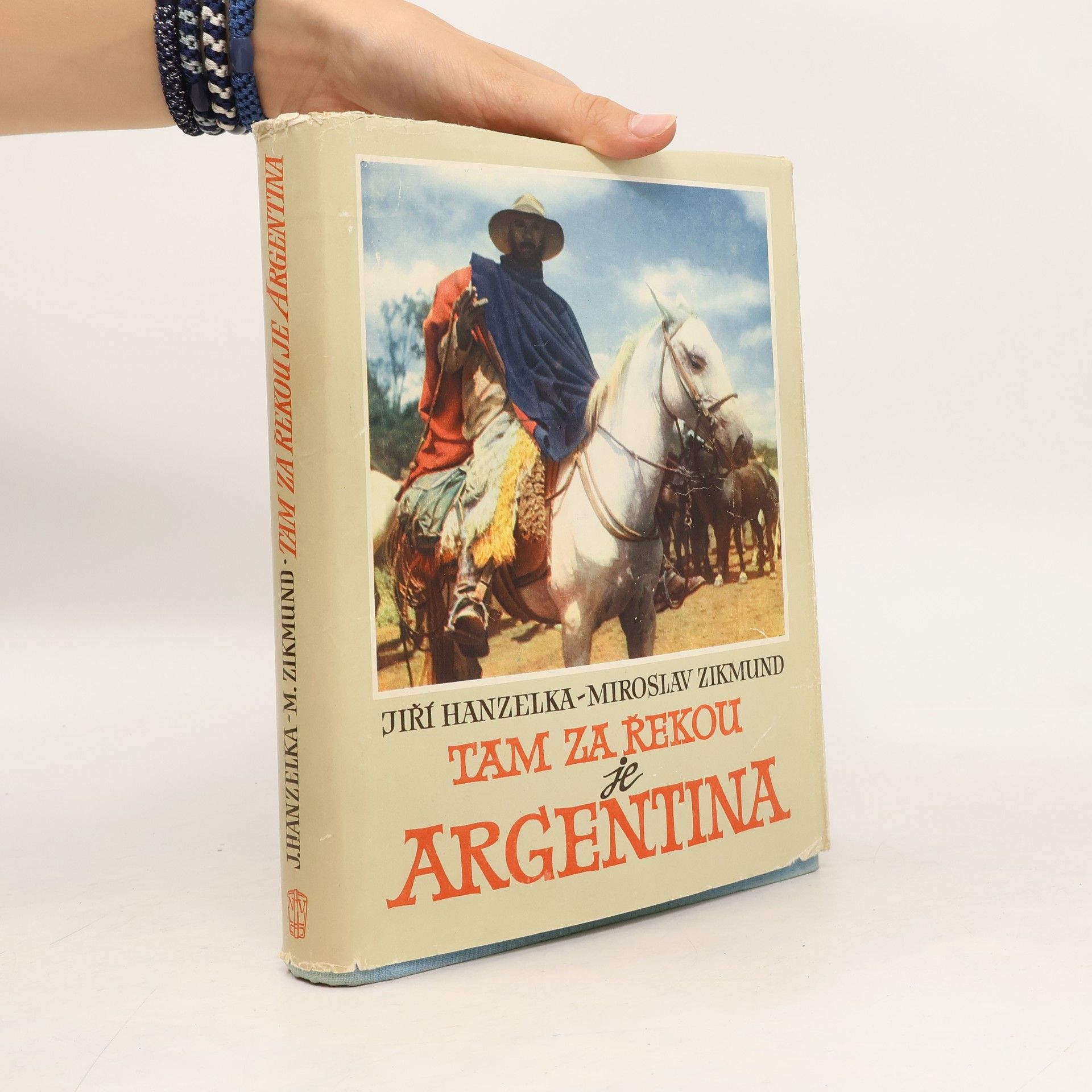 Jiří Hanzelka Tam za řekou je Argentina