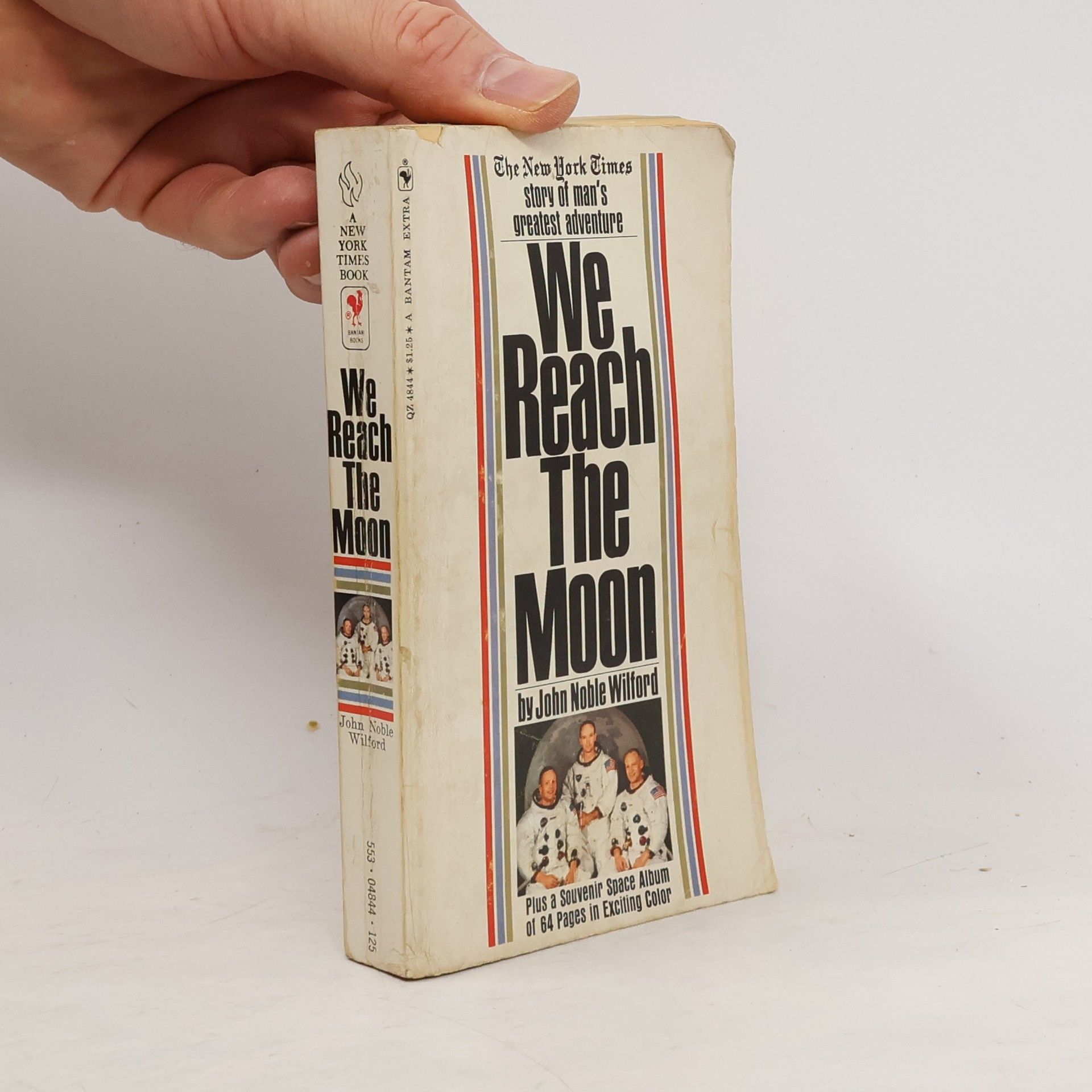 John Wilford We reach the moon: The New York times story of man's greatest adventure