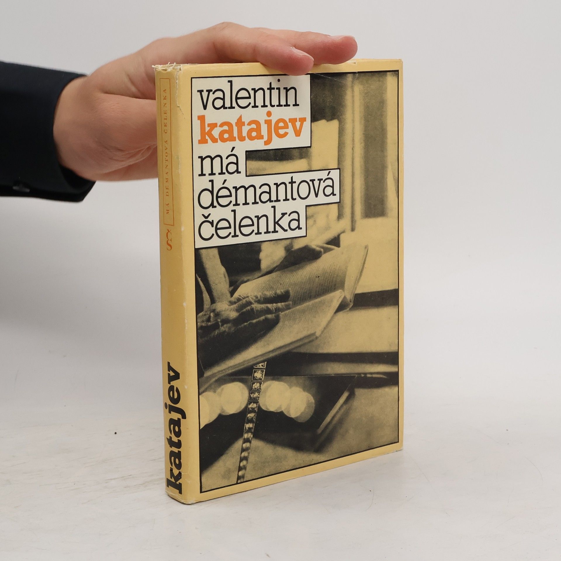 Valentin Petrovič Katajev Má démantová čelenka