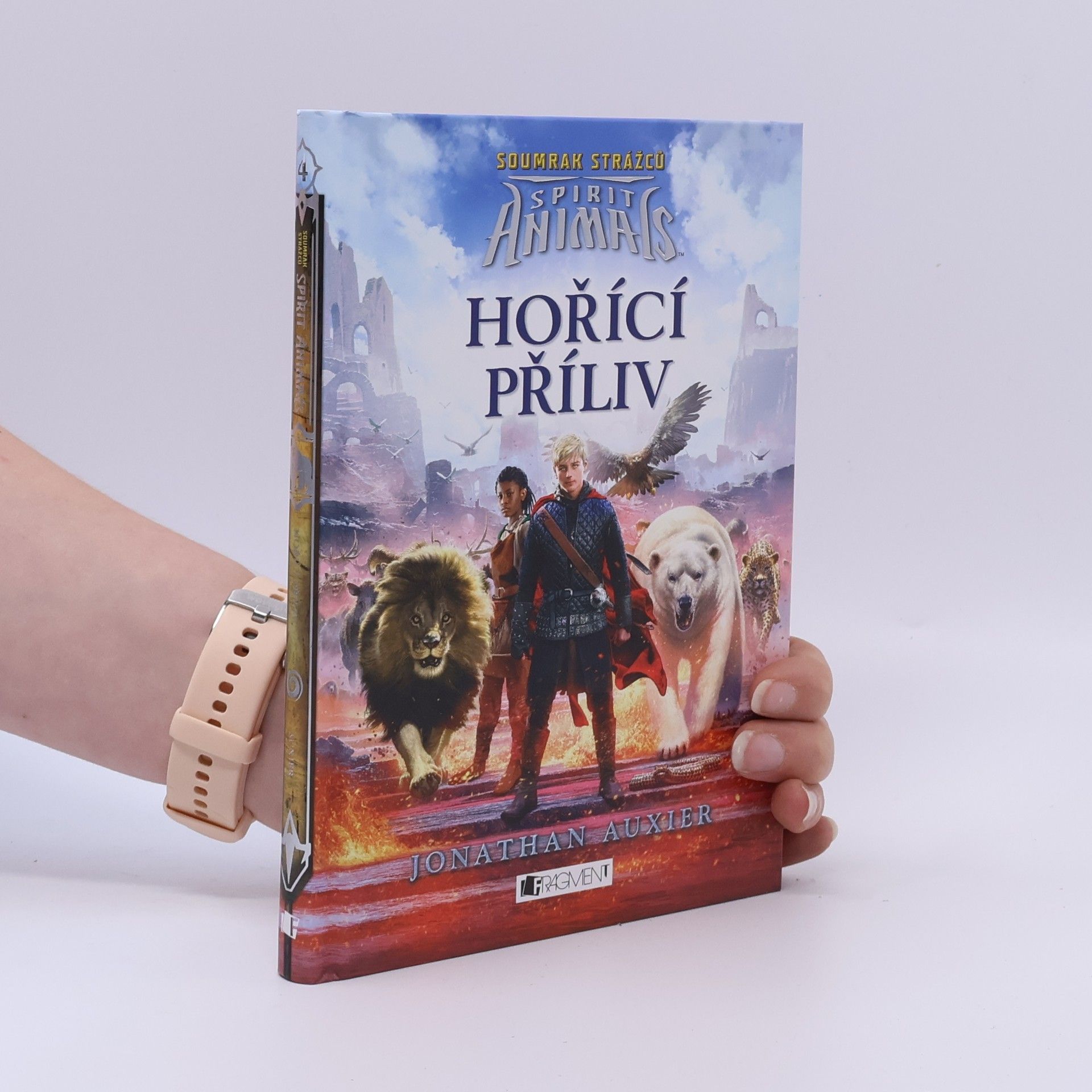 Jonathan Auxier Hořící příliv