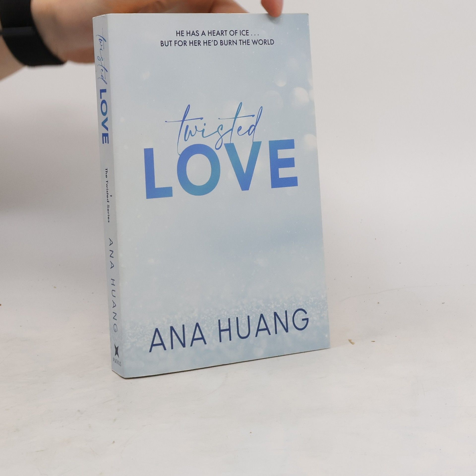 Ana Huang Twisted love. Twisted book one
