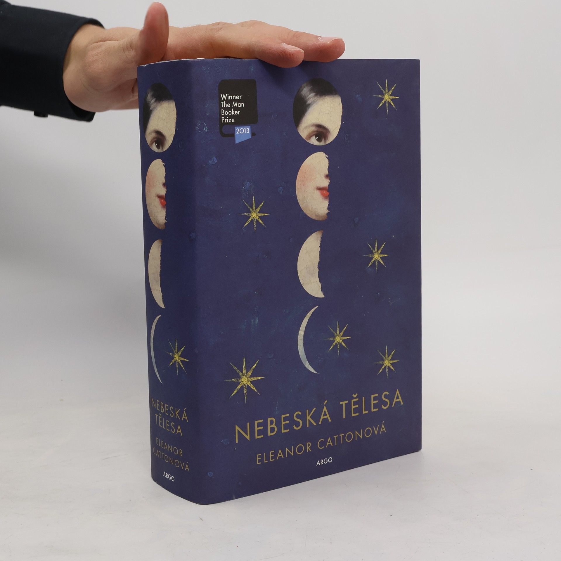 Eleanor Cattonová Nebeská tělesa