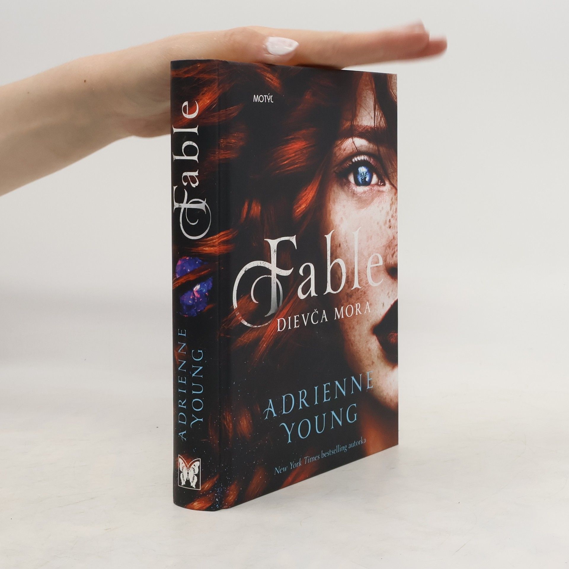 Adrienne Young Fable. Dievča mora