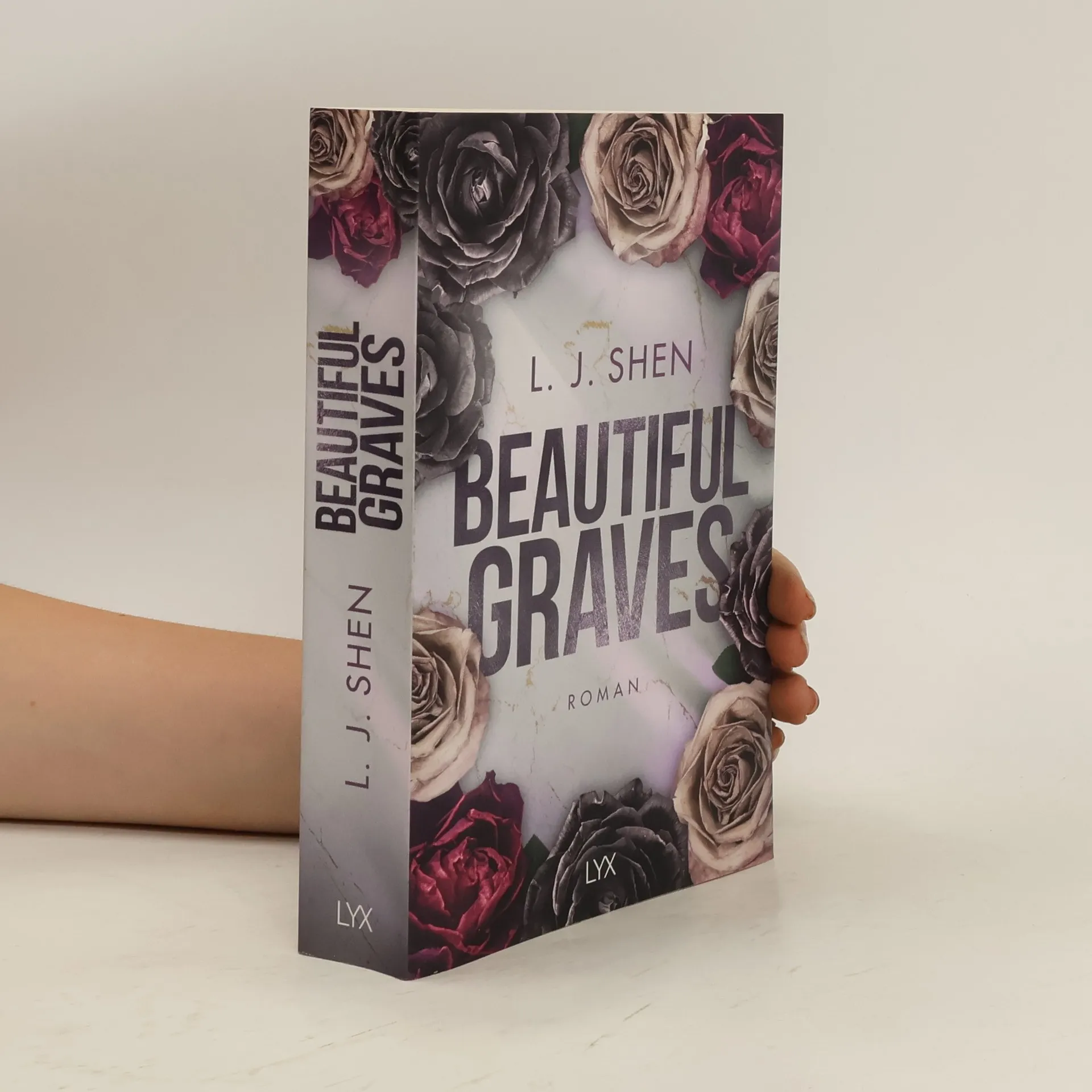 Beautiful Graves | Boek | L. J. Shen | DE