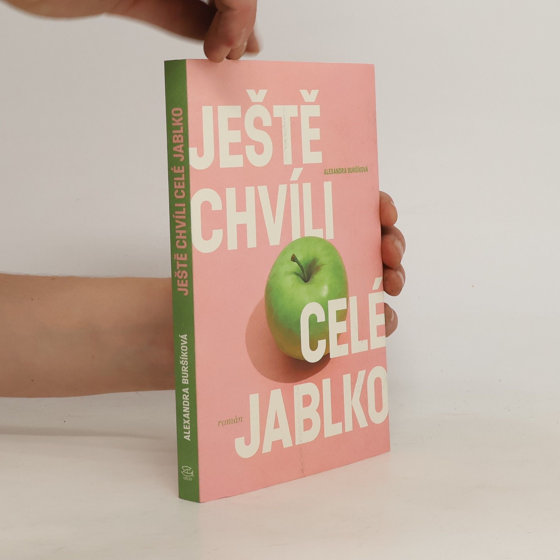 Alexandra Buršíková Ještě chvíli celé jablko