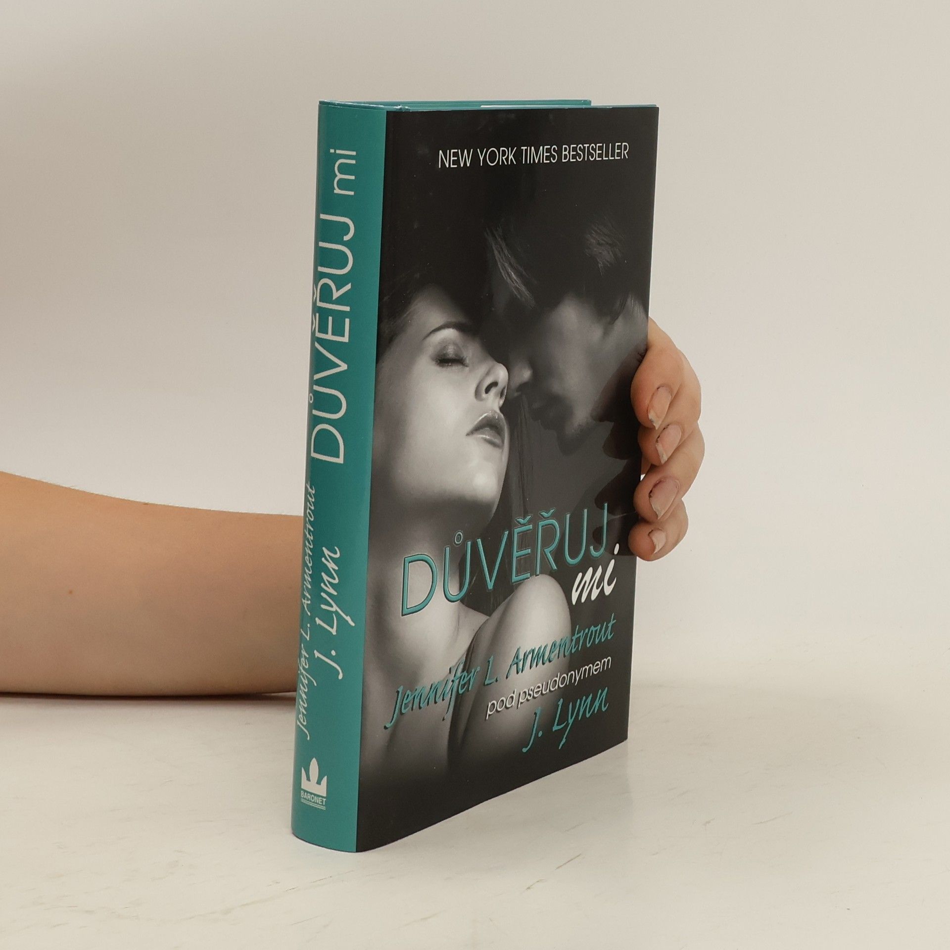Jennifer L. Armentrout Důvěřuj mi