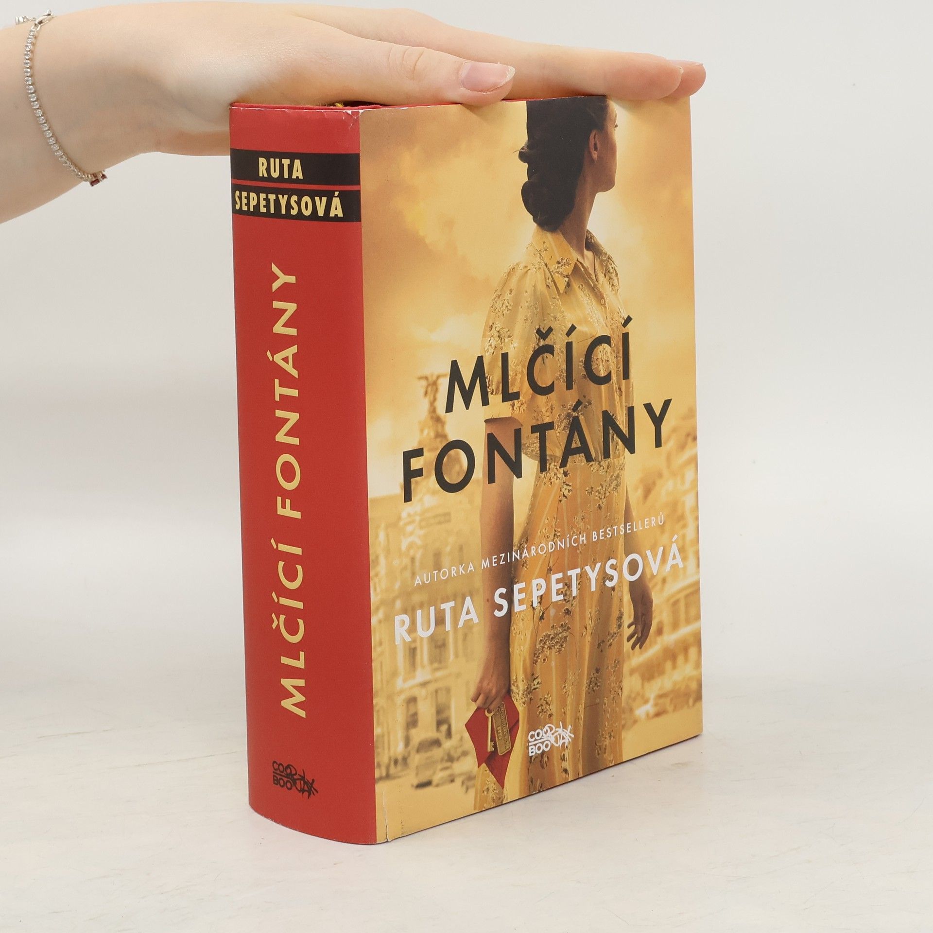 Ruta Sepetys Mlčící fontány