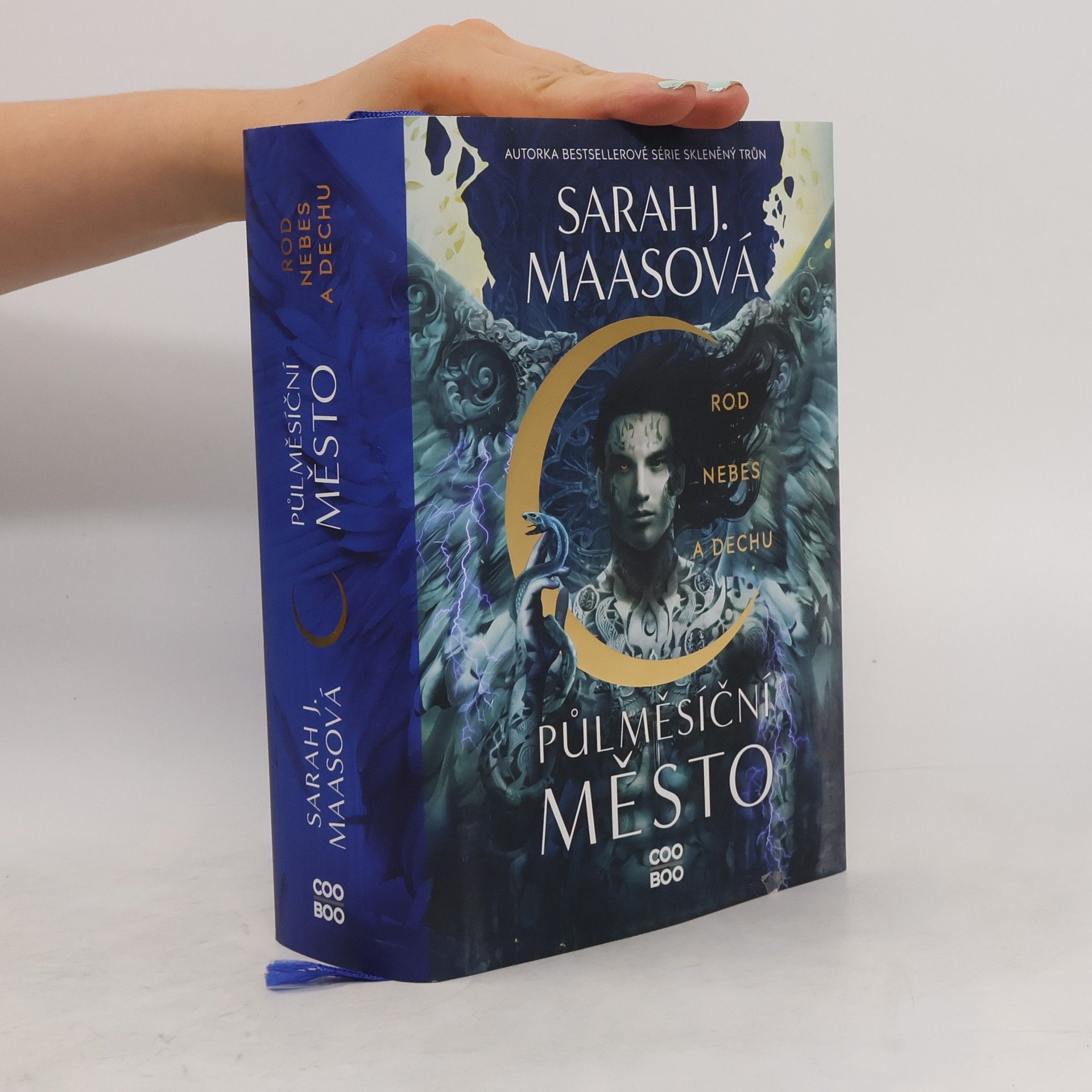 Sarah J. Maas Půlměsíční město. Rod nebes a dechu