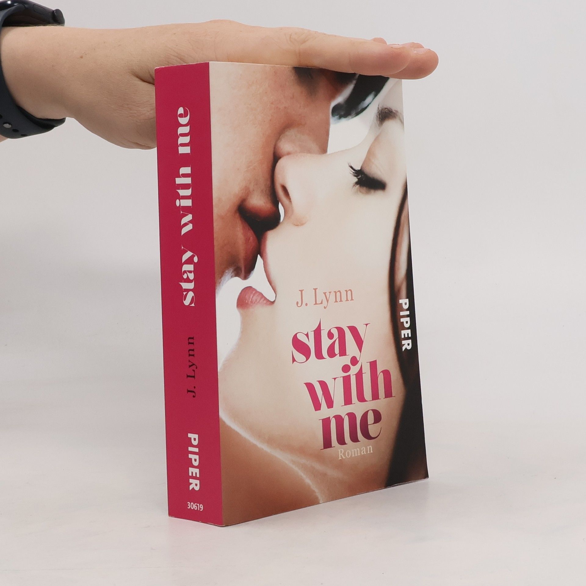 Jennifer L. Armentrout Stay with me