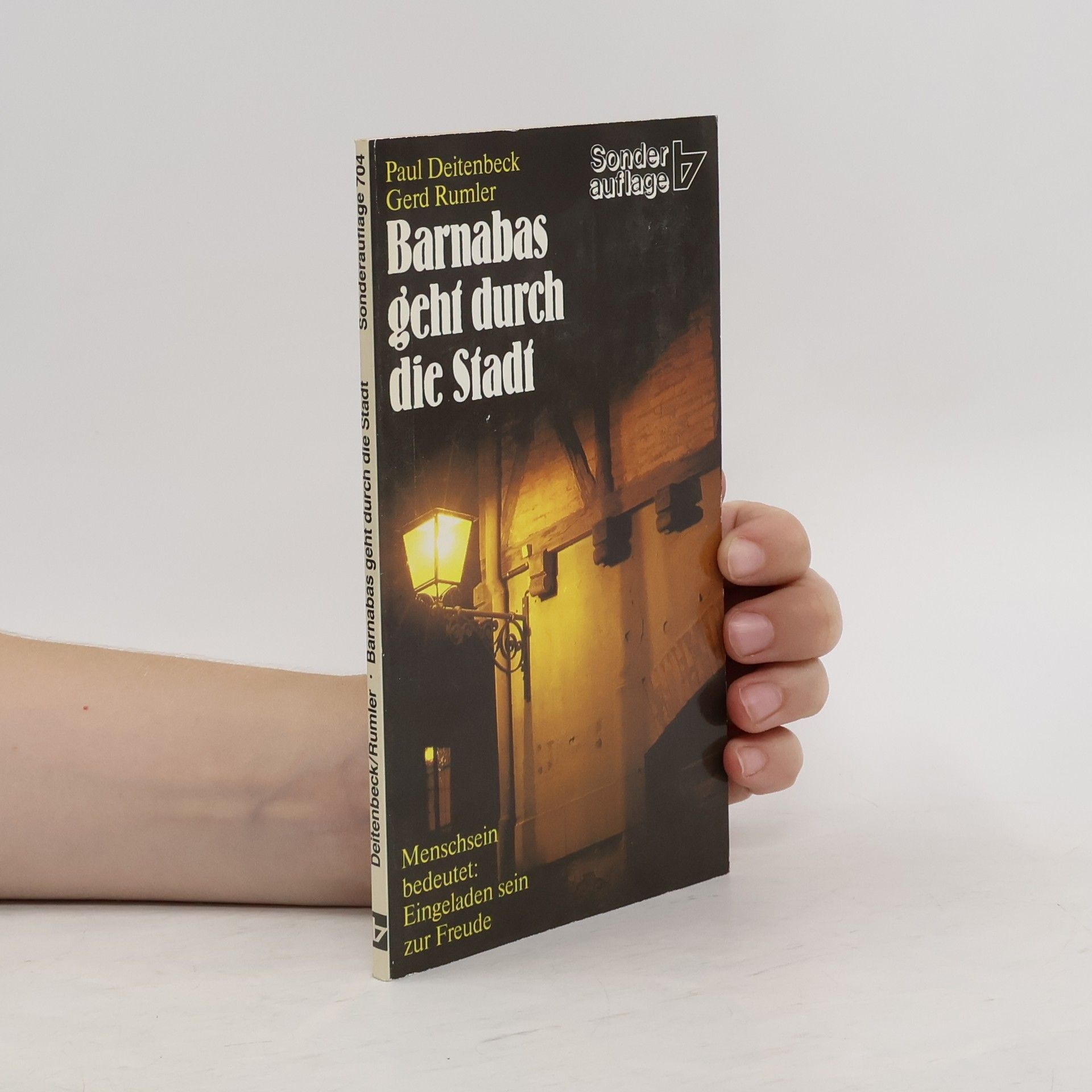 Paul Deitenbeck Barnabas geht durch die Stadt