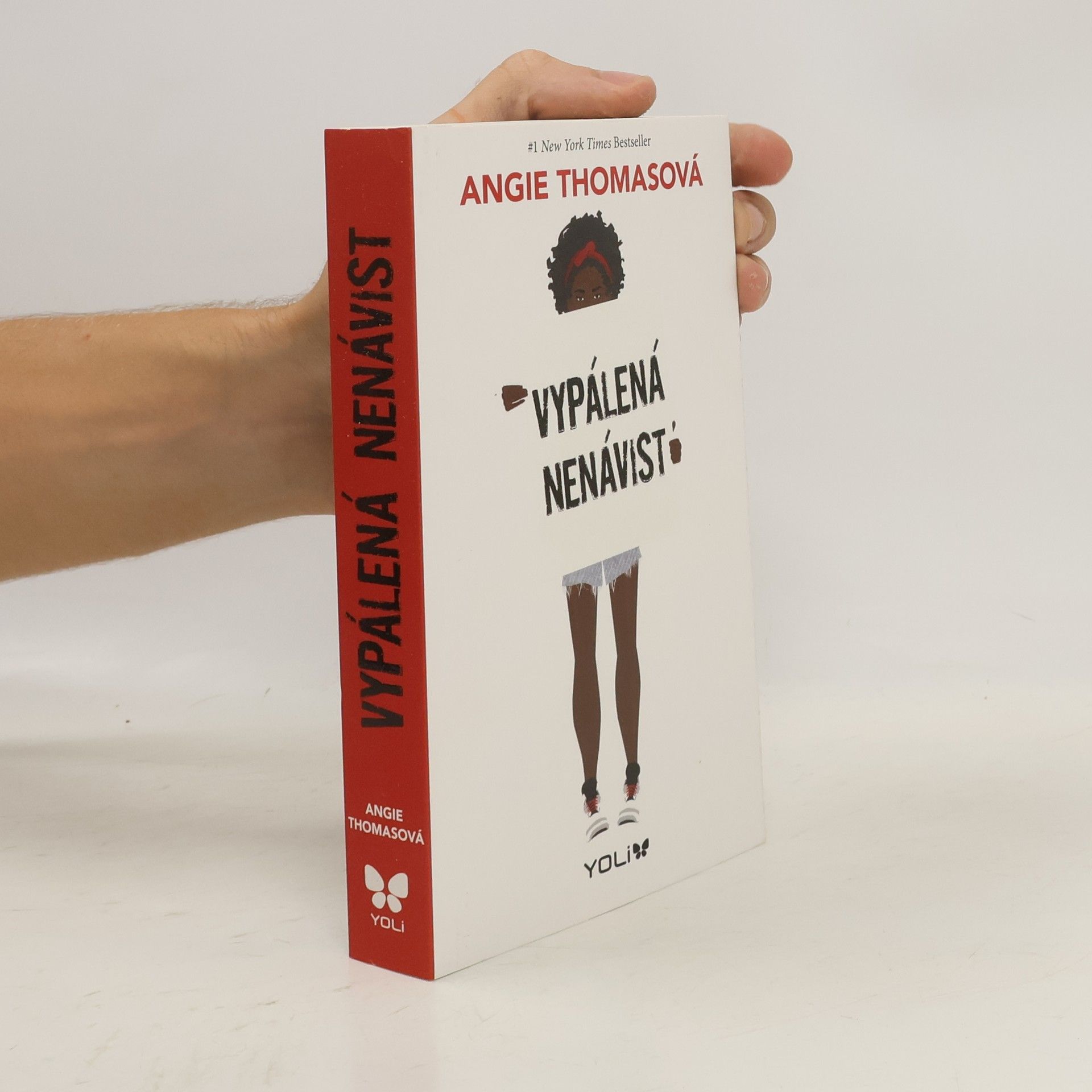 Angie Thomas Vypálená nenávist