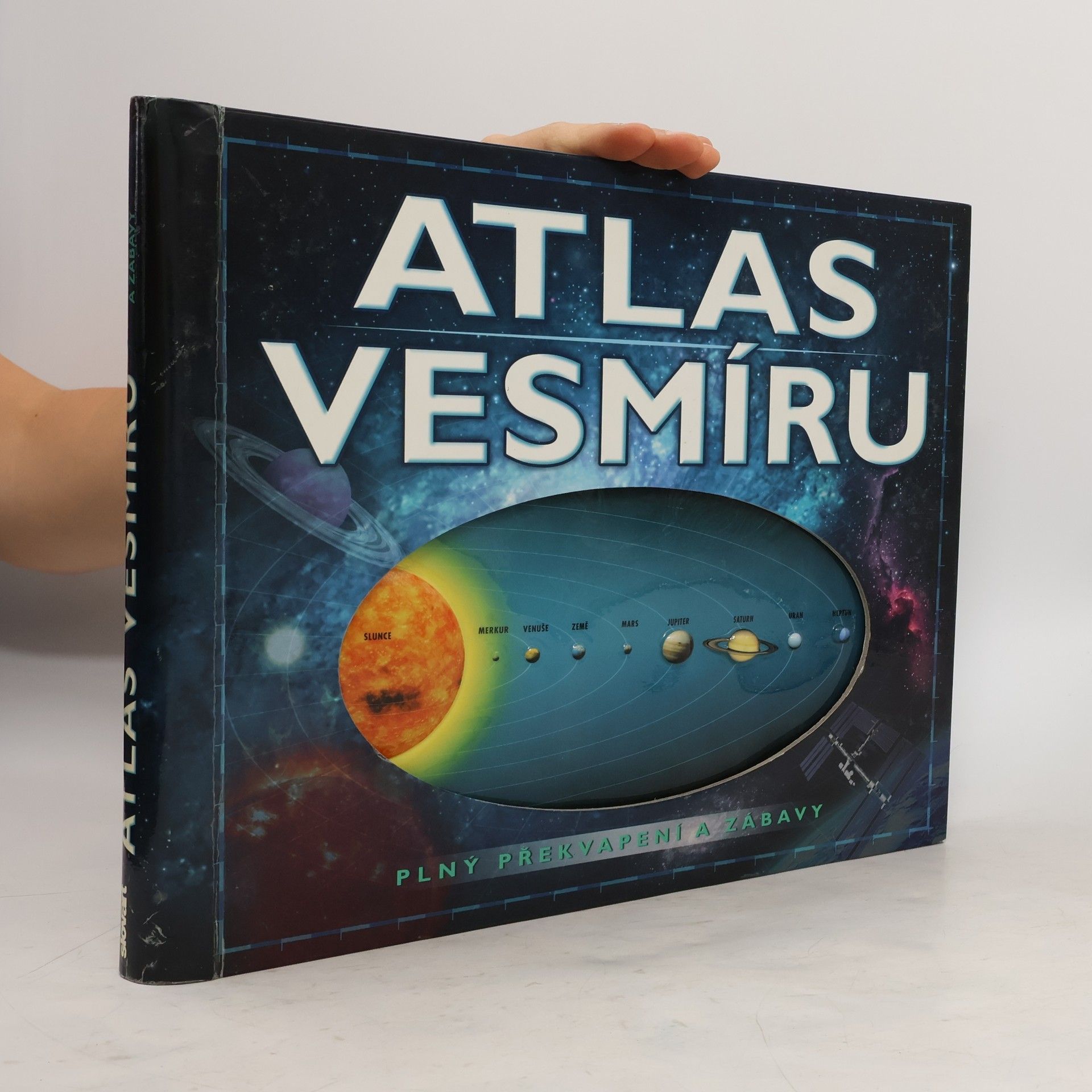 Robin Scagell Atlas vesmíru : plný překvapení a zábavy