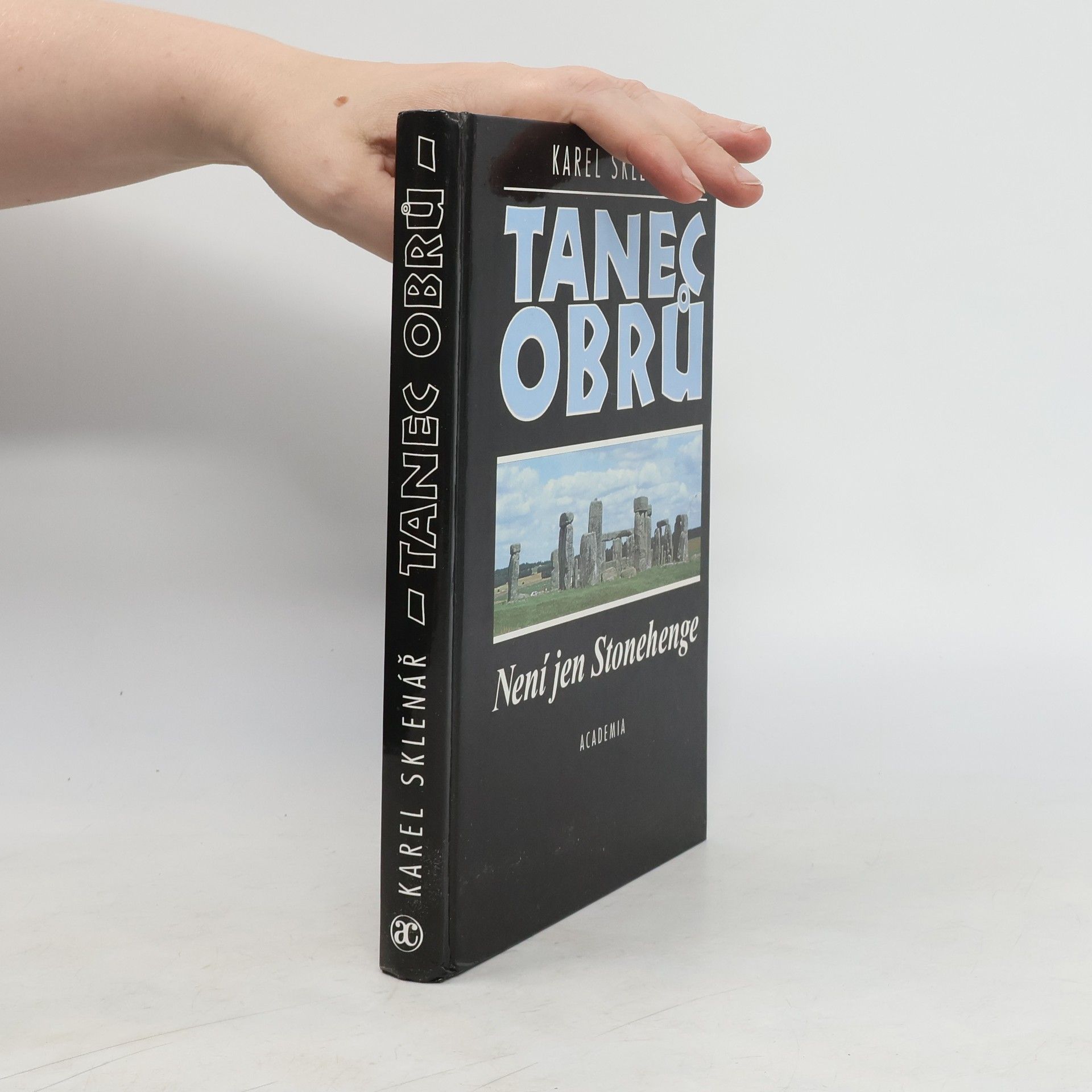 Karel Sklenář Tanec obrů: Není jen Stonehenge