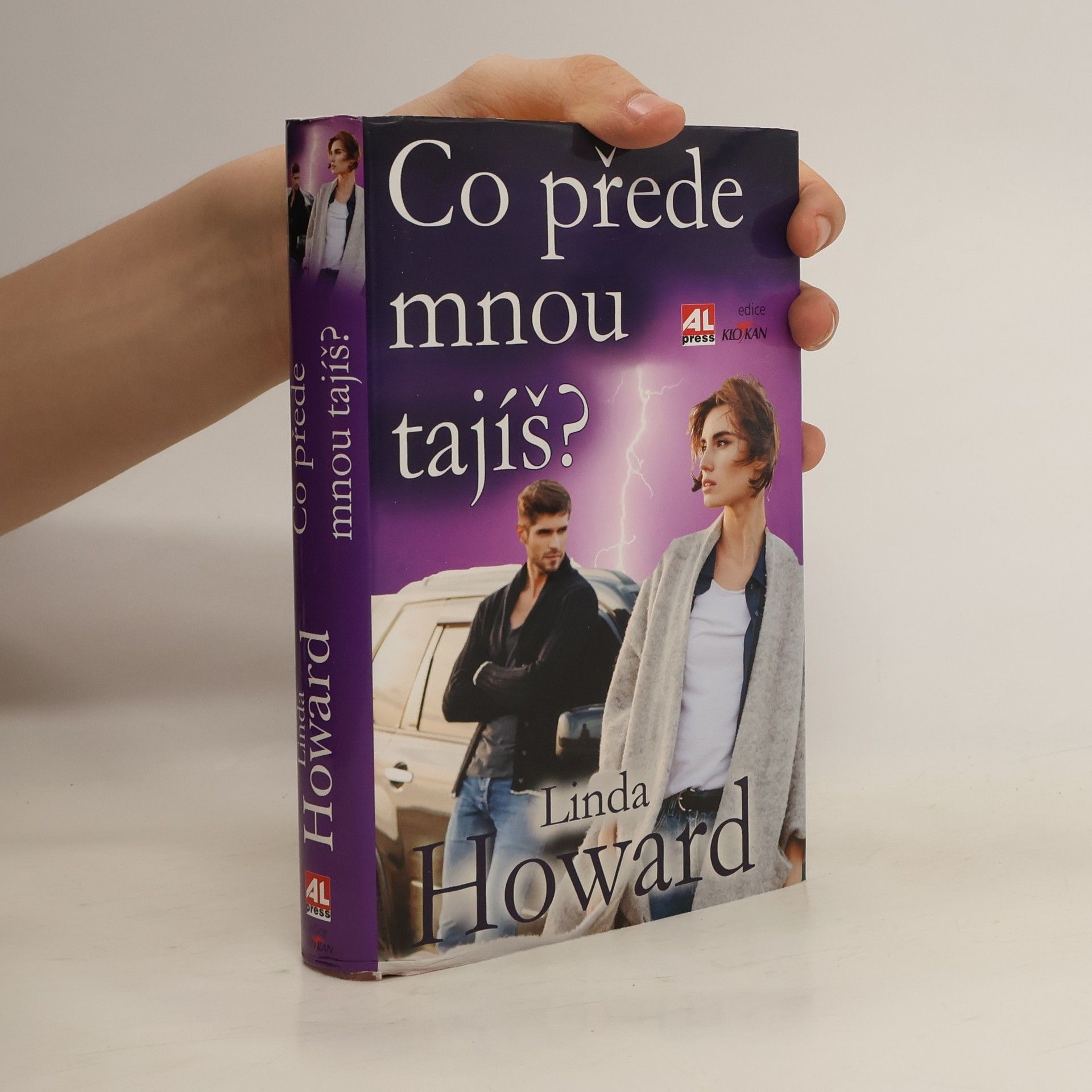 Linda Howard Co přede mnou tajíš?