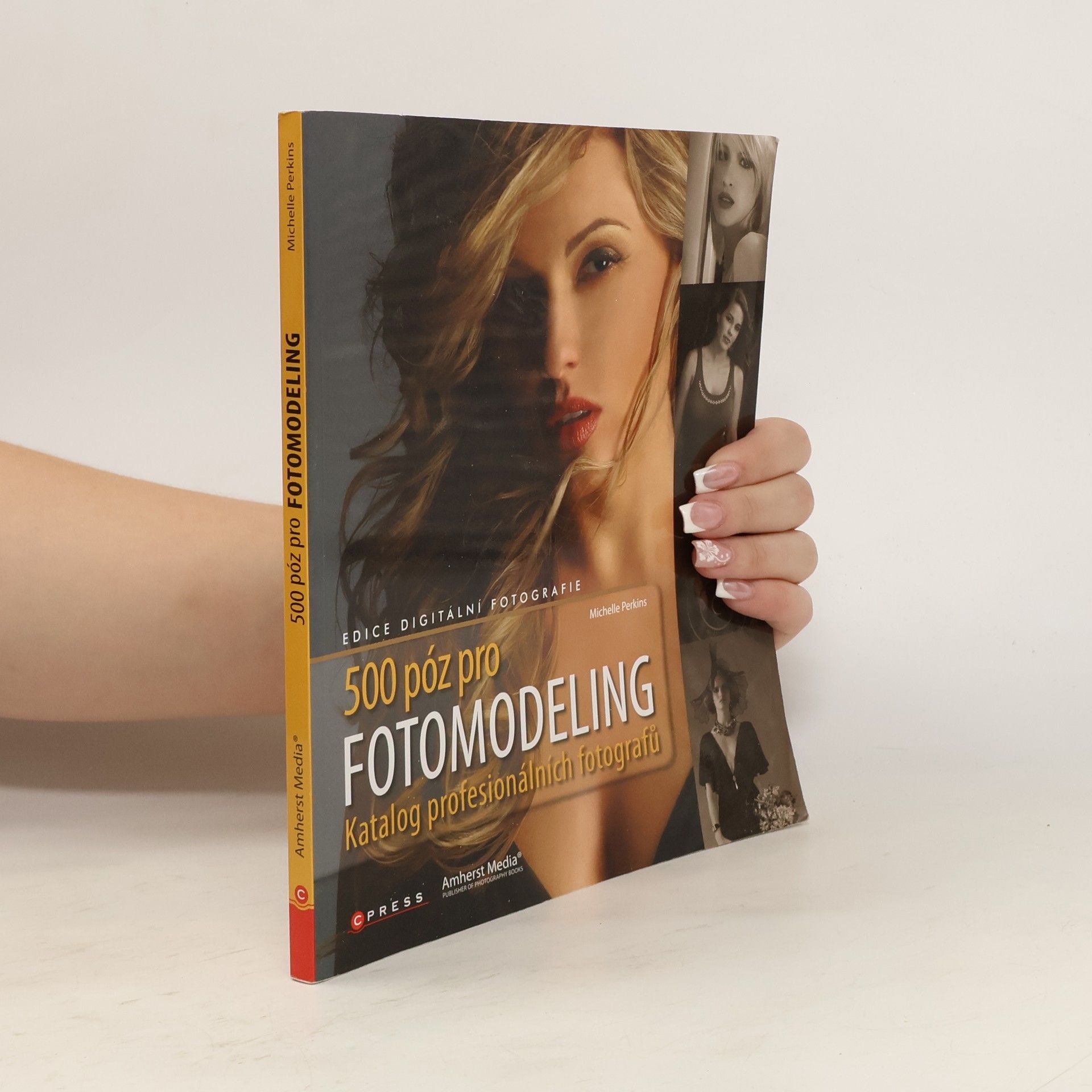 Michelle Perkins 500 póz pro fotomodeling: Obrazová kolekce profesionálních fotografů