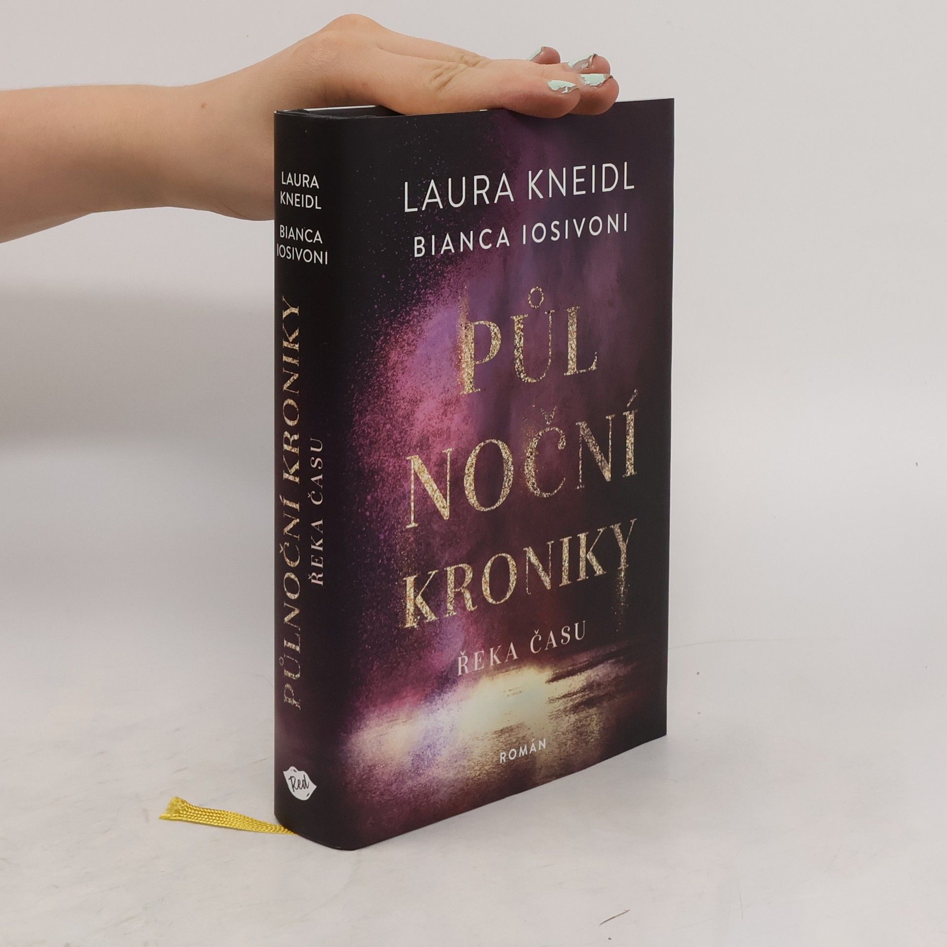 Laura Kneidl Půlnoční kroniky. Řeka času