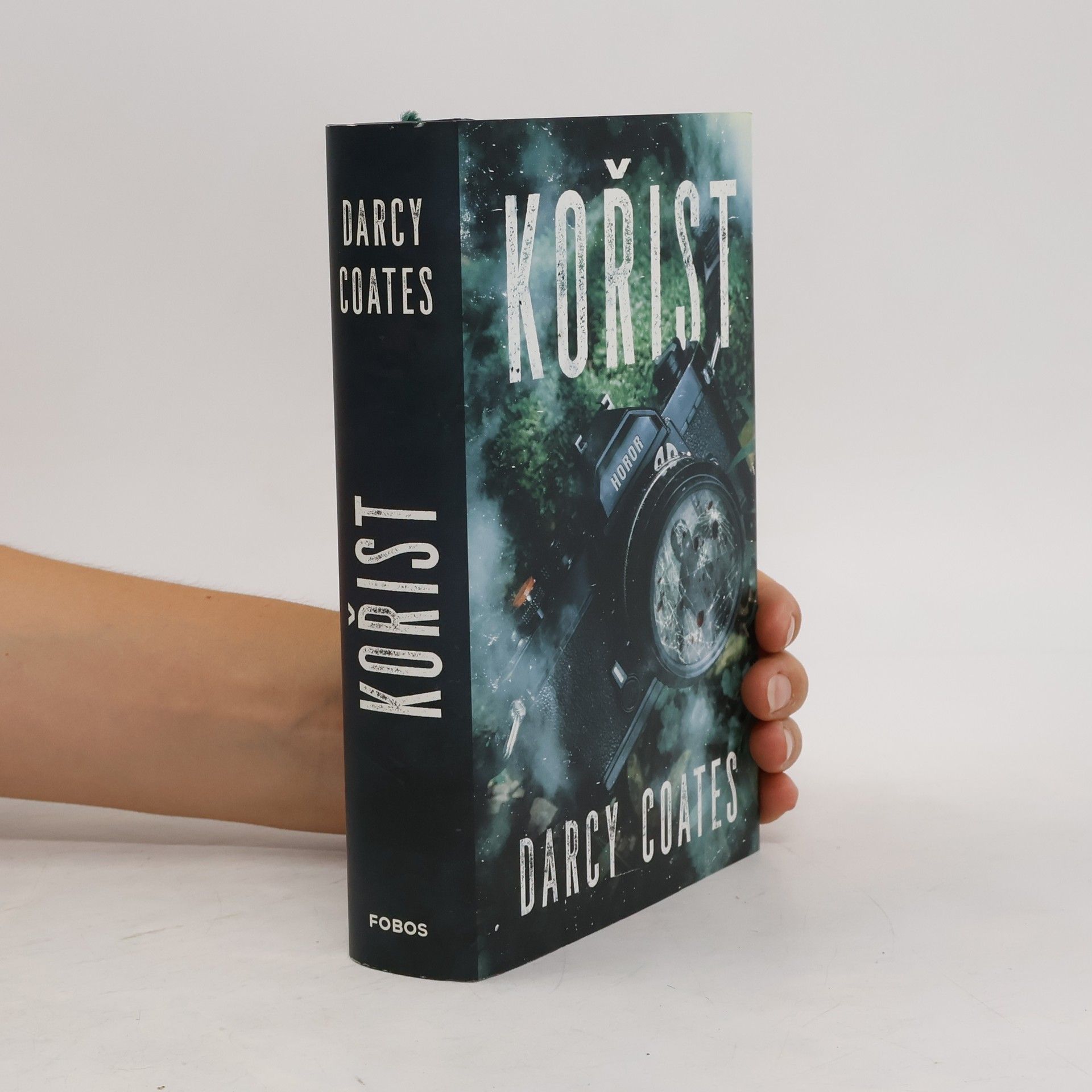 Darcy Coates Kořist