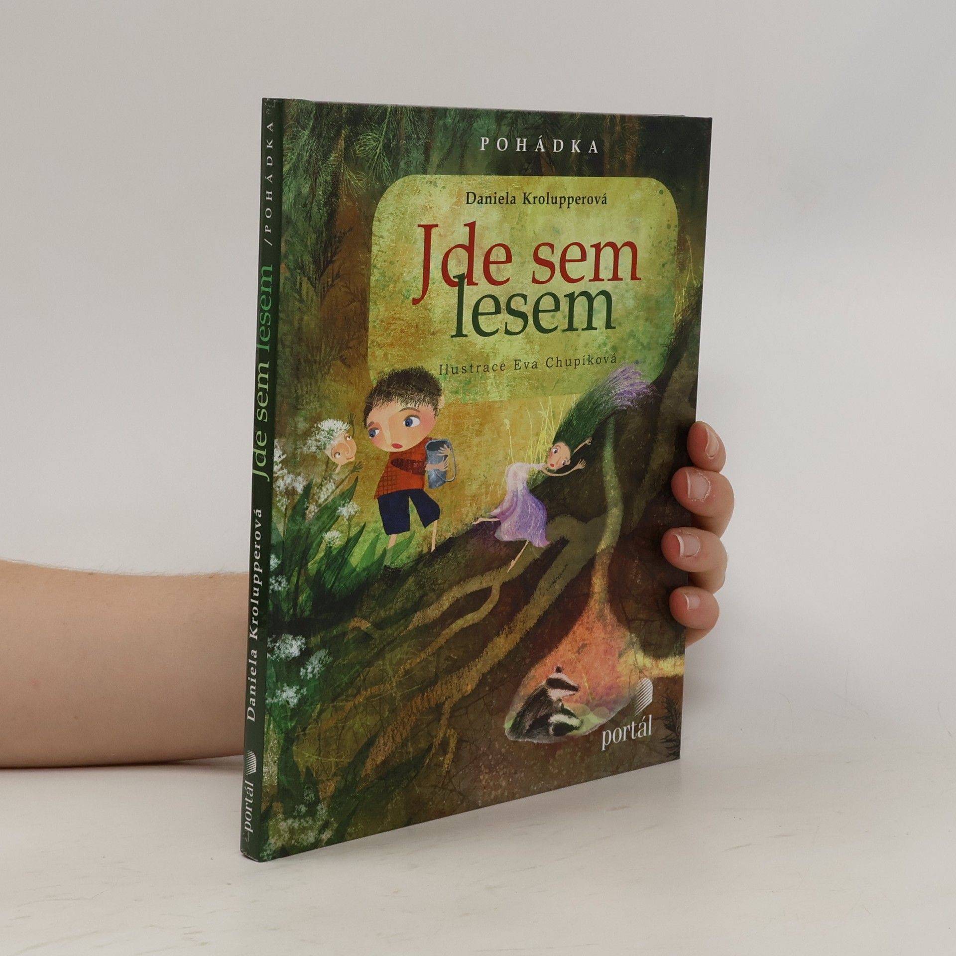 Daniela Krolupperová Jde sem lesem