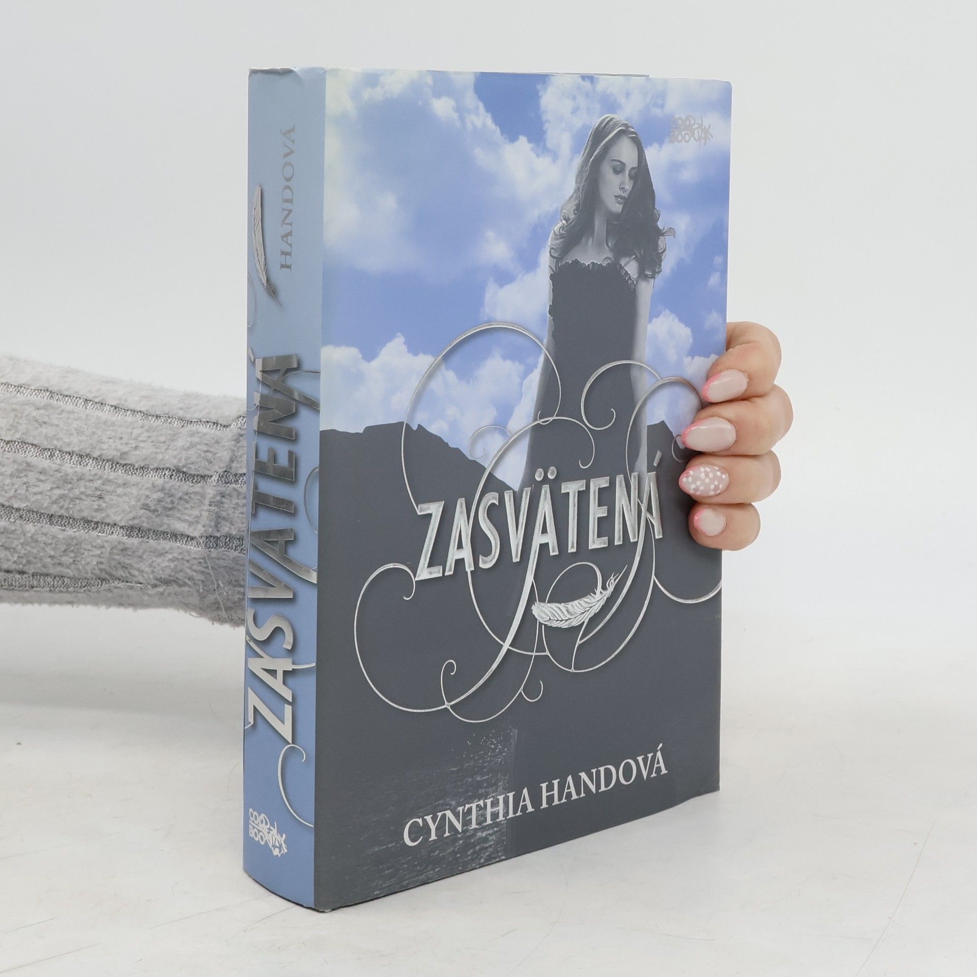 Cynthia Hand Zasvätená