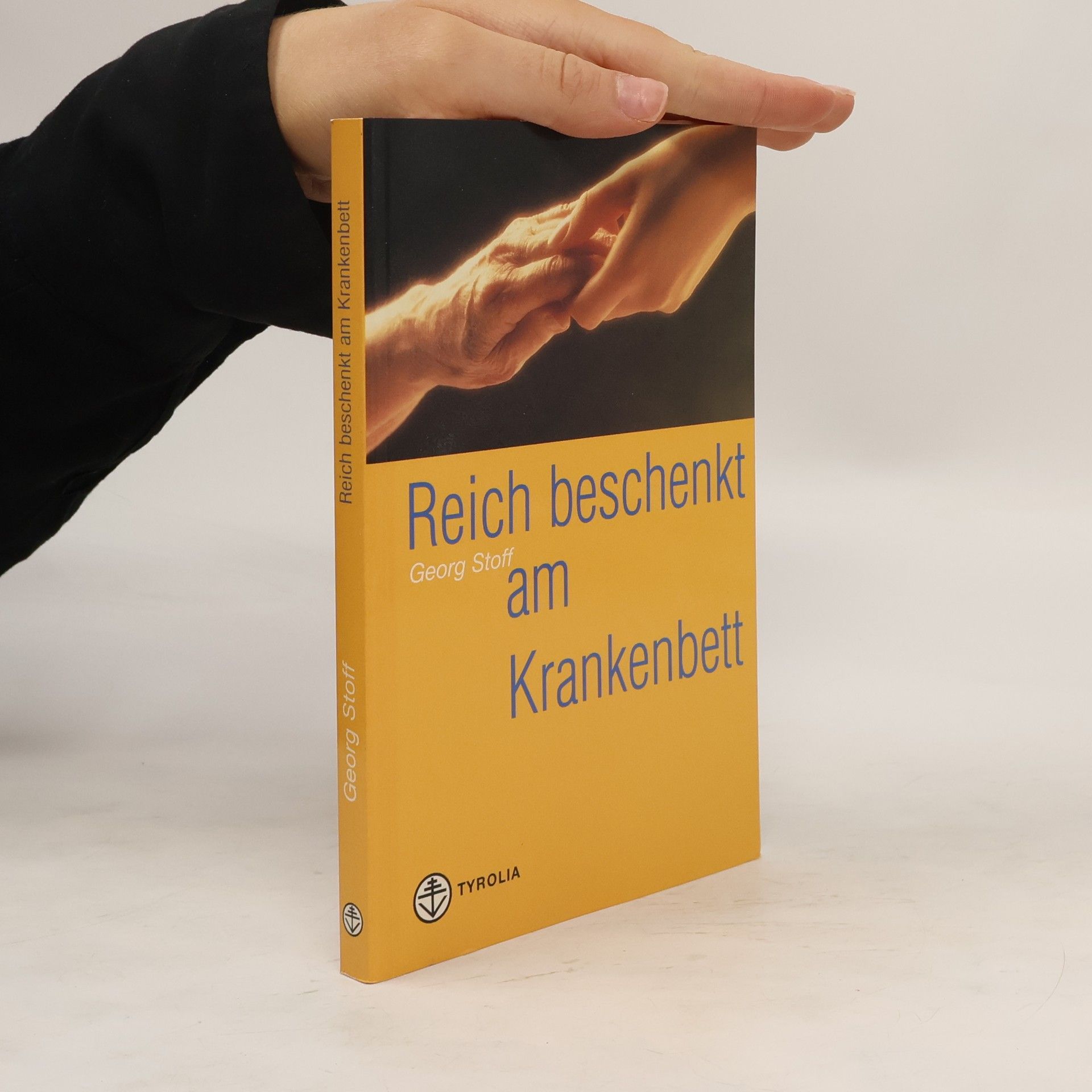 Georg Stoff Reich beschenkt am Krankenbett