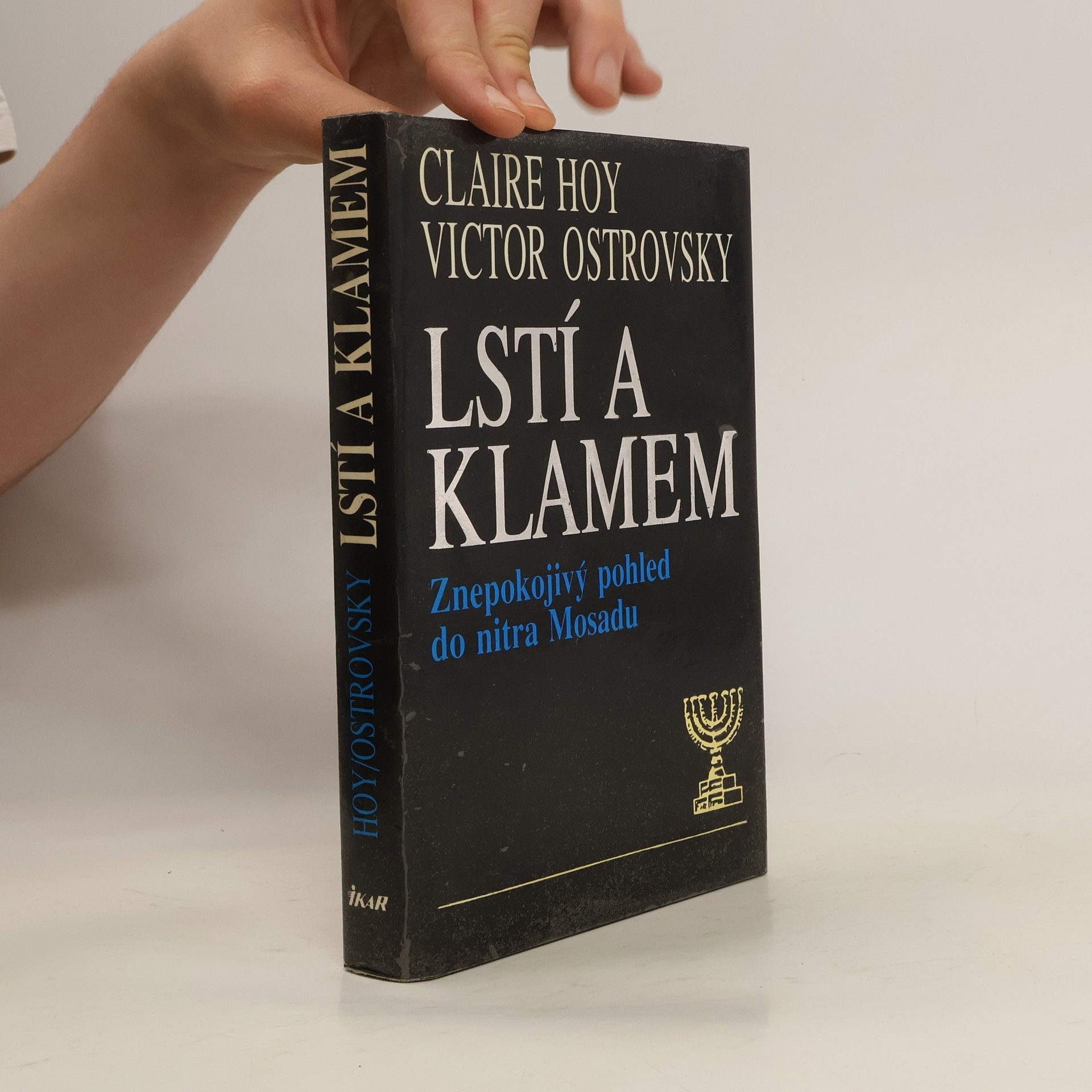 Claire Hoy Lstí a klamem: Znepokojivý pohled do nitra Mosadu