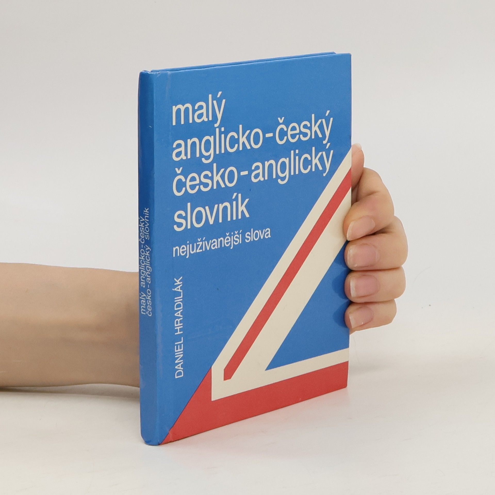 Daniel Hradilák Malý anglicko-český, česko-anglický slovník: Nejužívanější slova