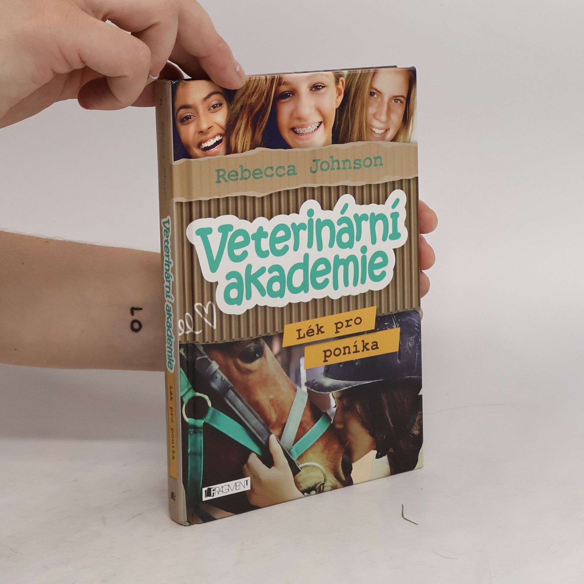 Rebecca Johnson Veterinární akademie. Lék pro poníka
