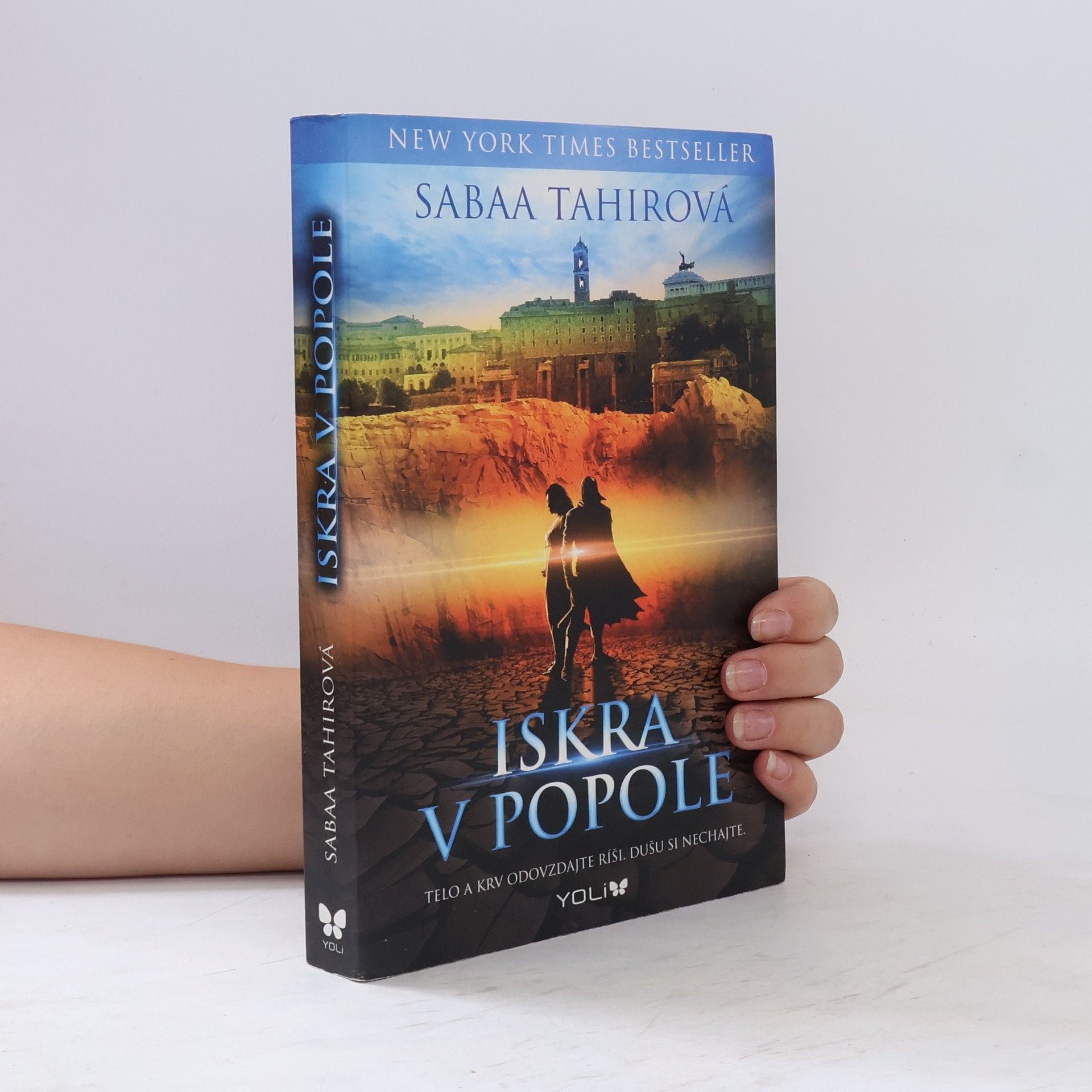 Sabaa Tahir Iskra v popole