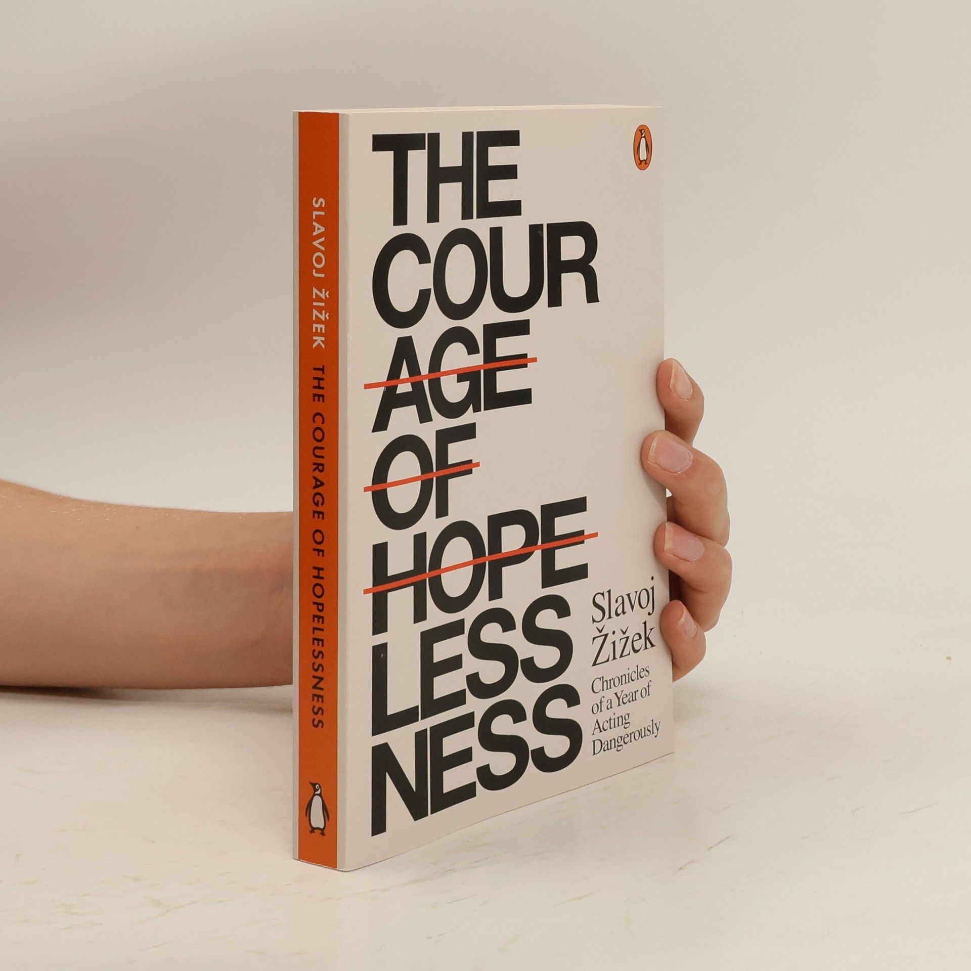 Slavoj Žižek The Courage of Hopelessness : Chronicles of a Year of Acting Dangerously