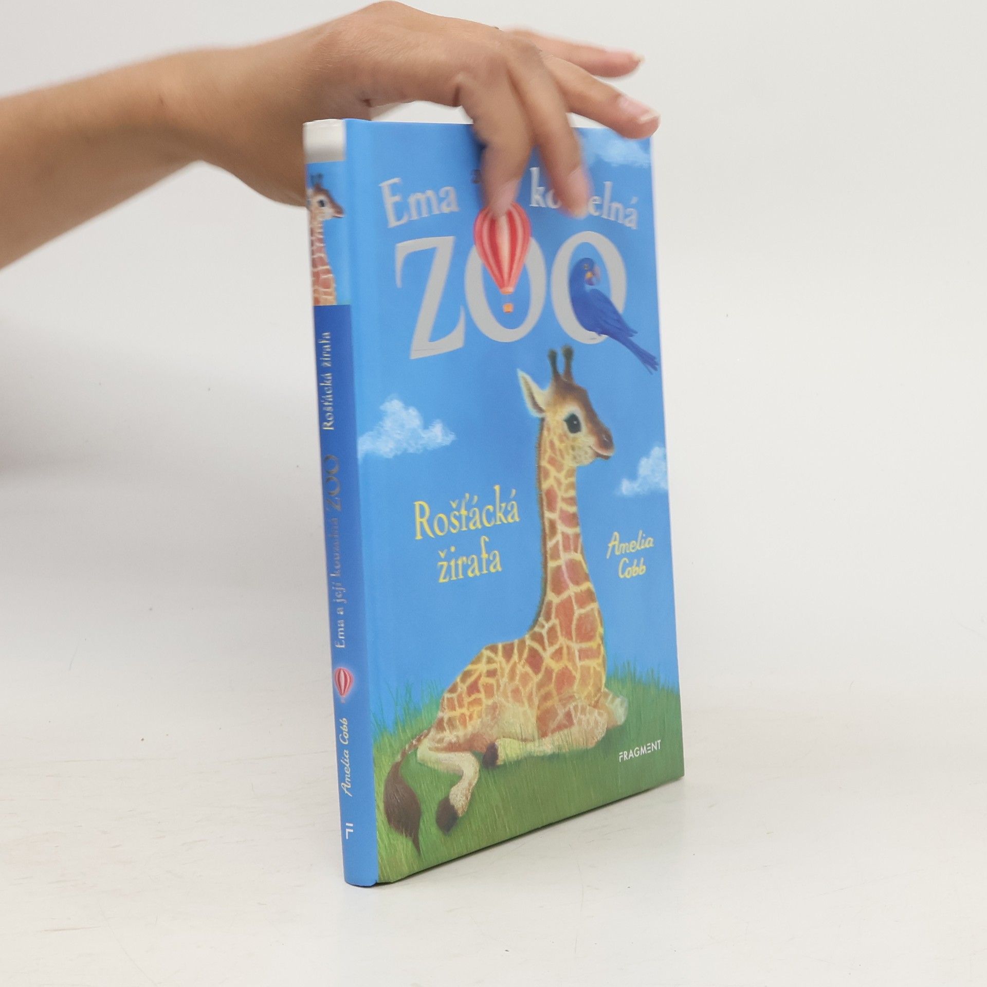 Cobb, Amelia Ema a její kouzelná zoo. Rošťácká žirafa