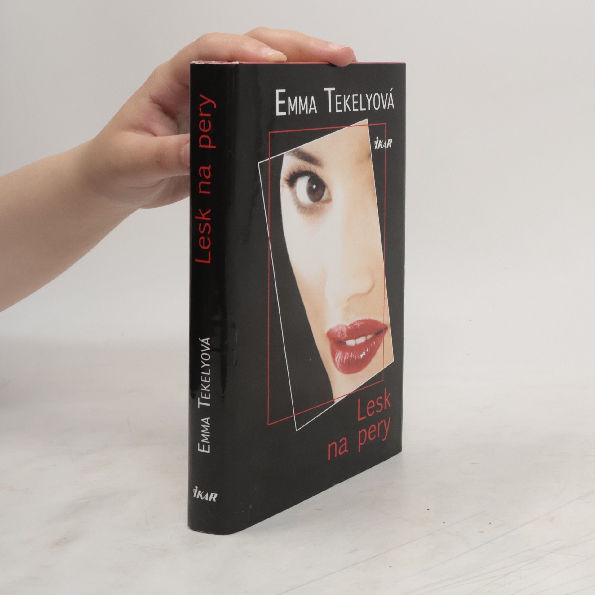 Emma Tekelyová Lesk na pery