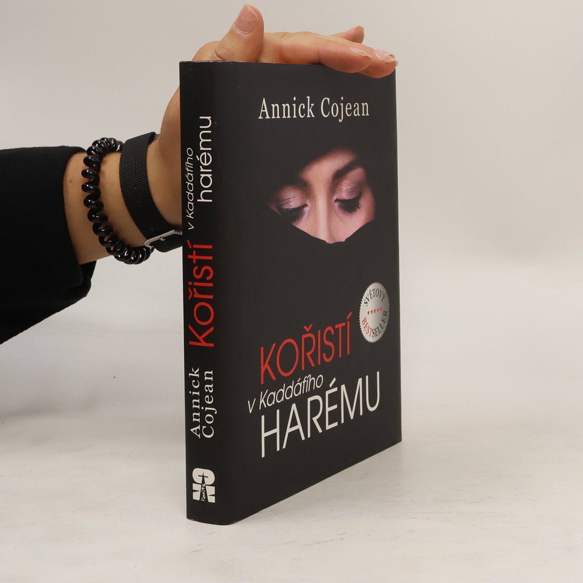 Annick Cojean Kořistí v Kaddáfího harému