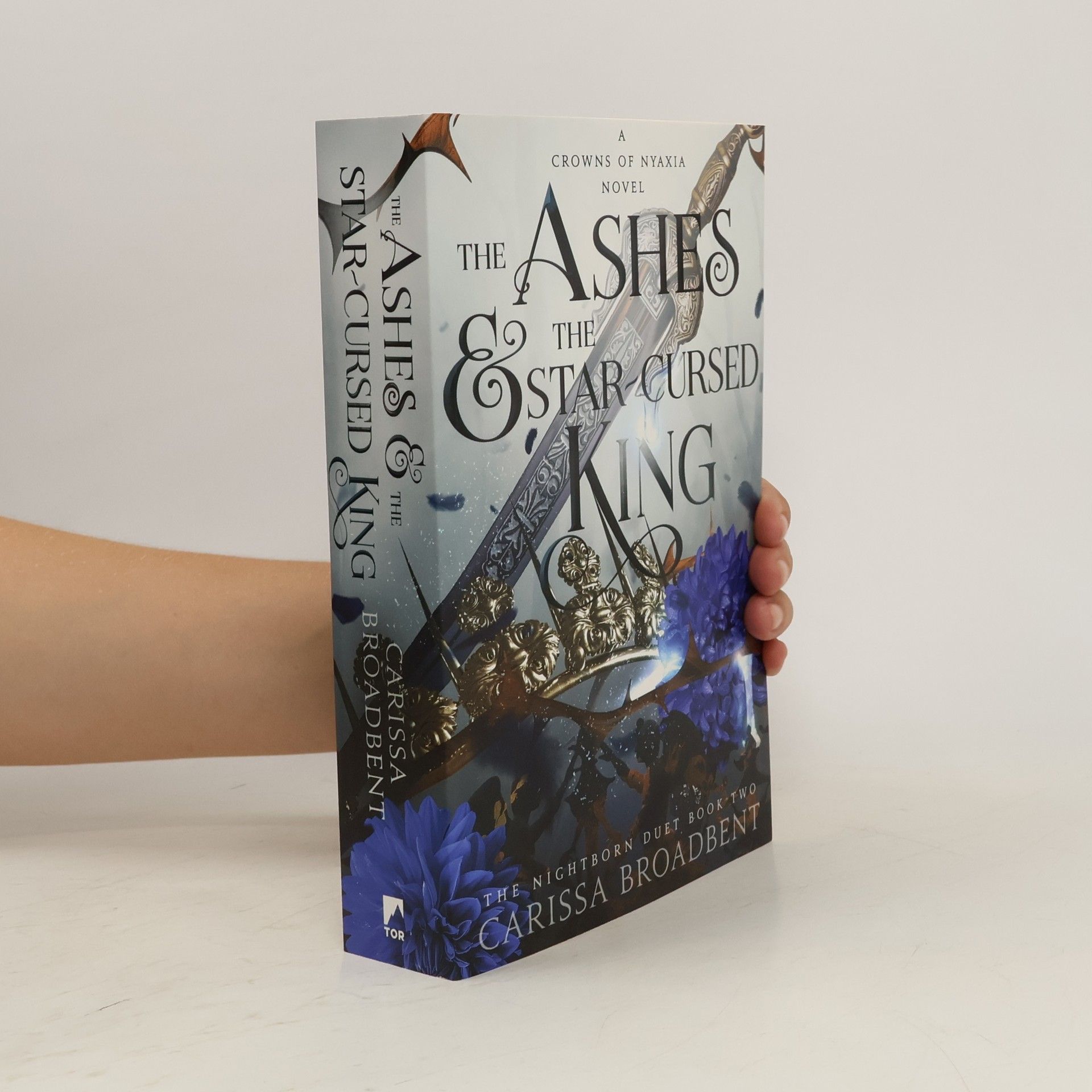 Carissa Broadbent Crowns of Nyaxia 2. The Ashes and the Star-Cursed King
