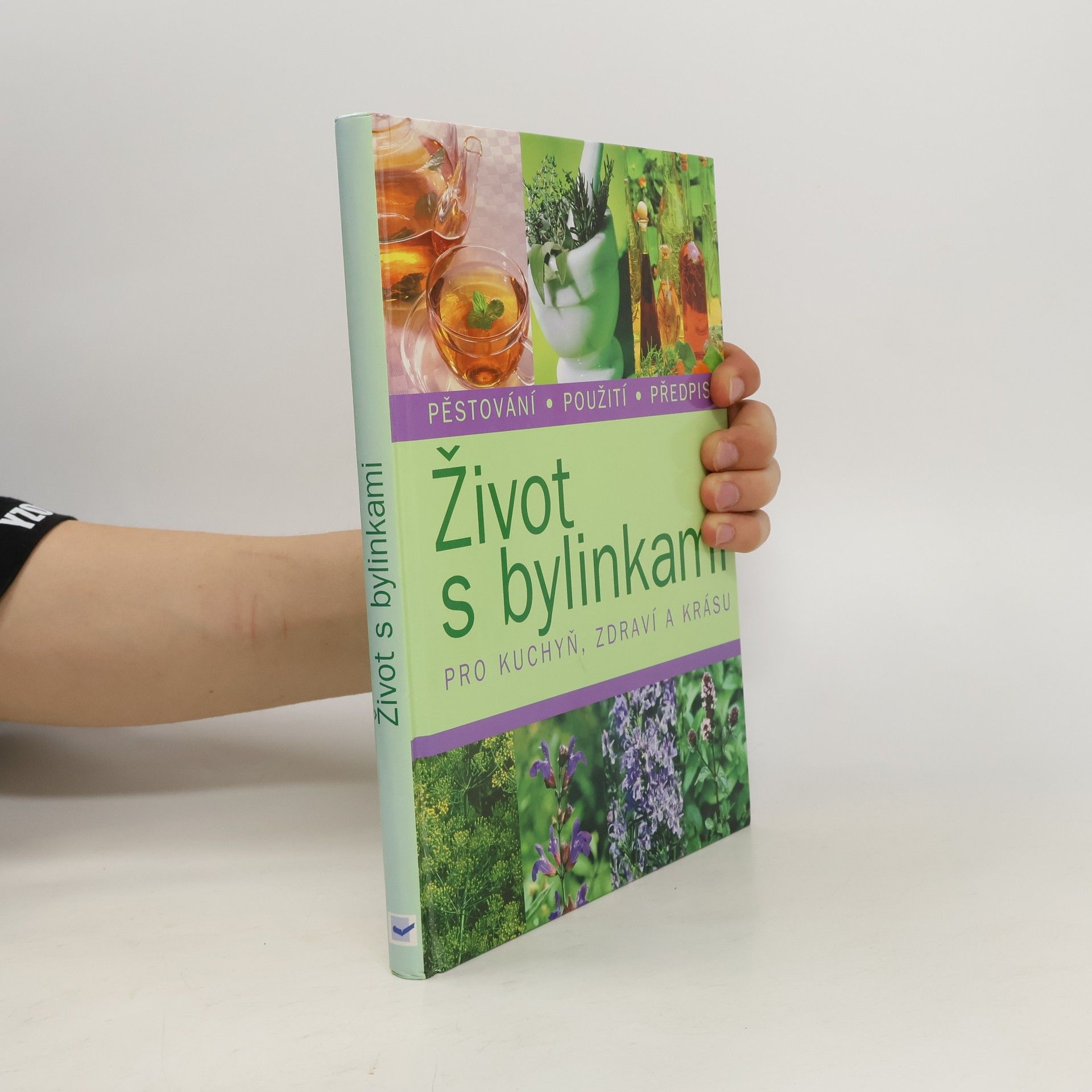 Collective Život s bylinkami. Pro kuchyň, zdraví a krásu