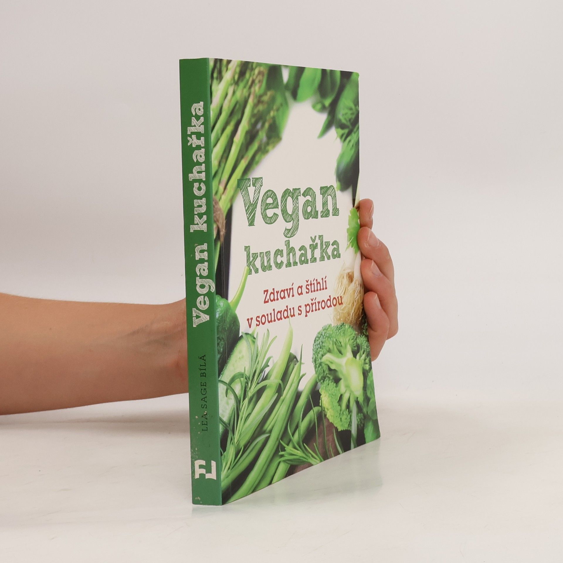 Lea Sage Bílá Vegan kuchařka: Zdraví a štíhlí v souladu s přírodou