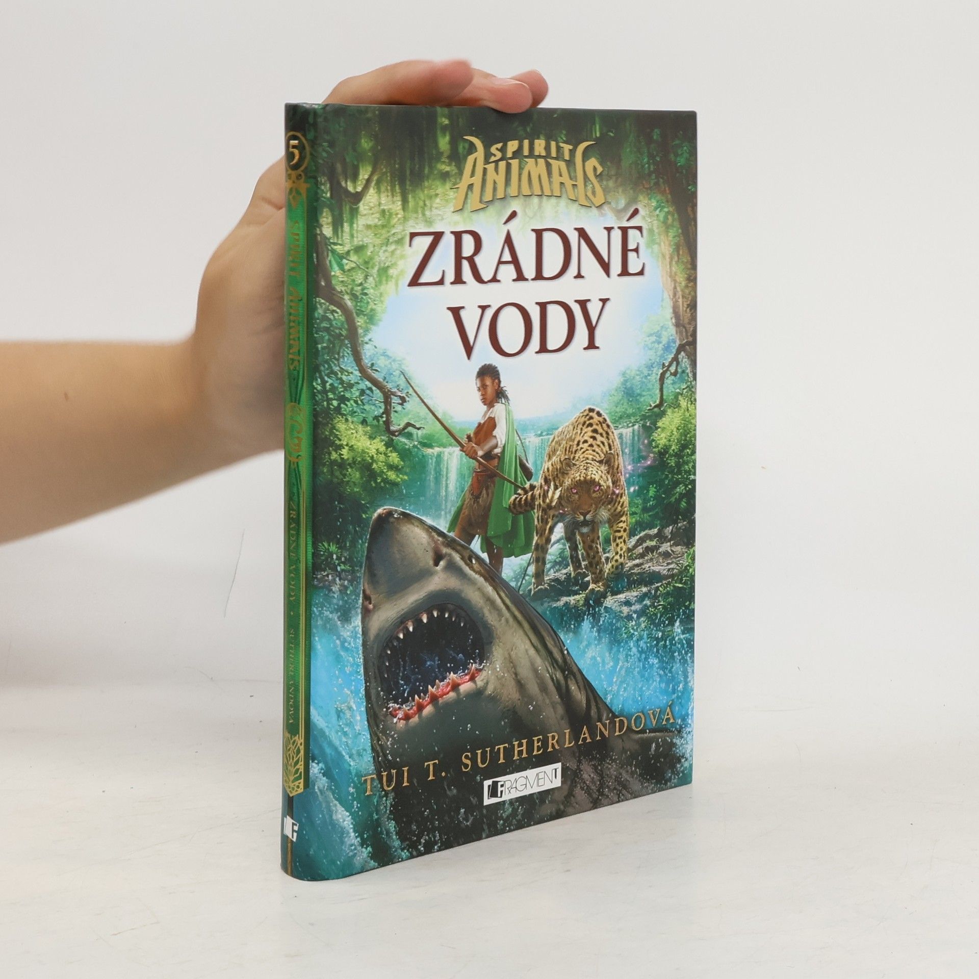 Tui T. Sutherland Zrádné vody