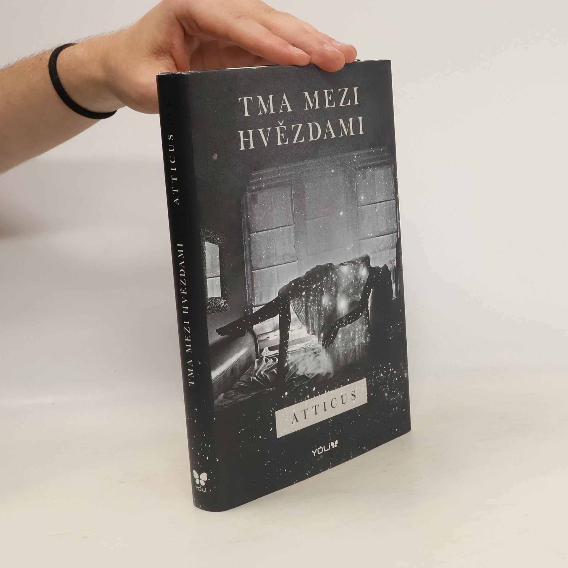 Atticus Tma mezi hvězdami