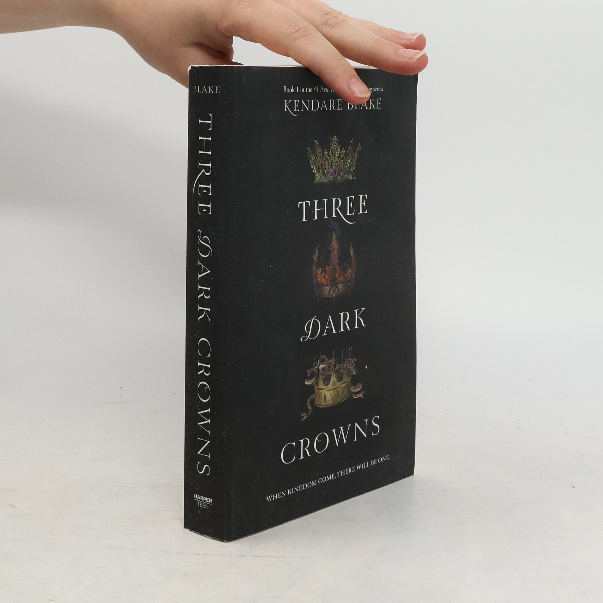 Kendare Blake Three Dark Crowns