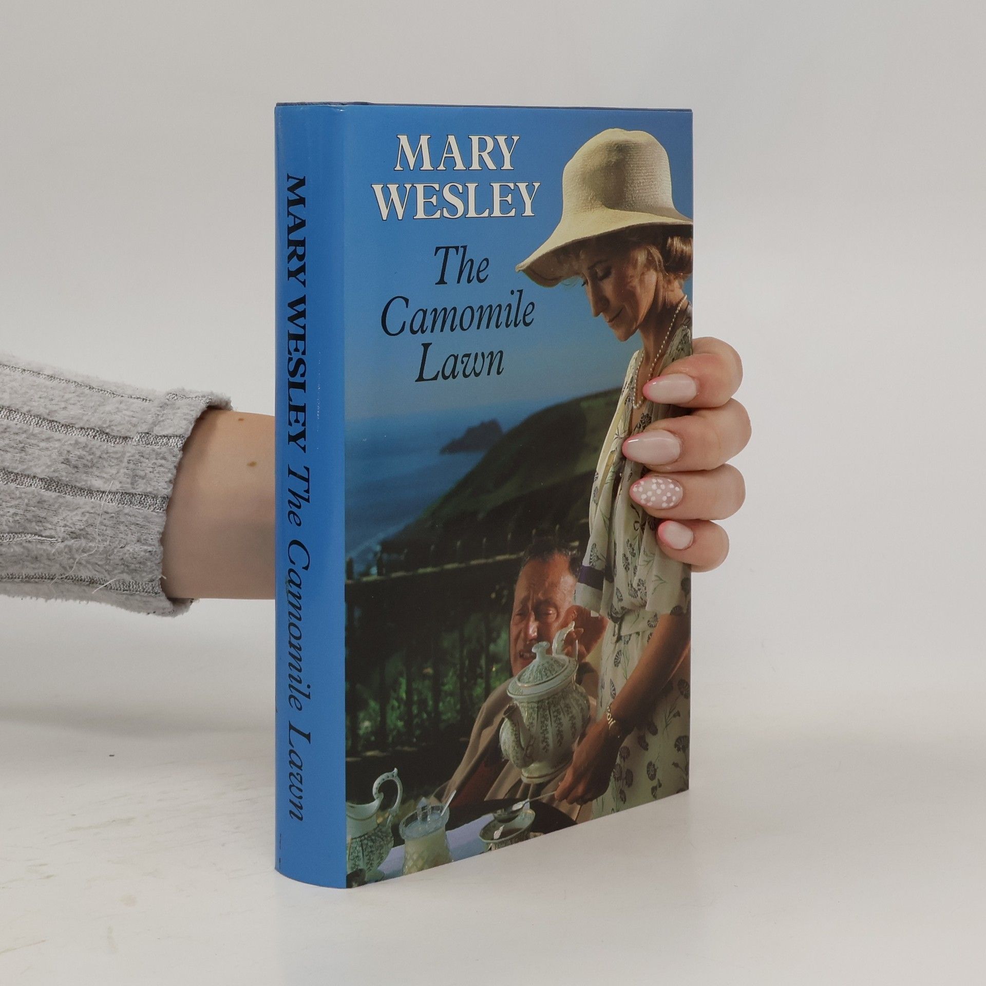 Mary Wesley The Camomile Lawn