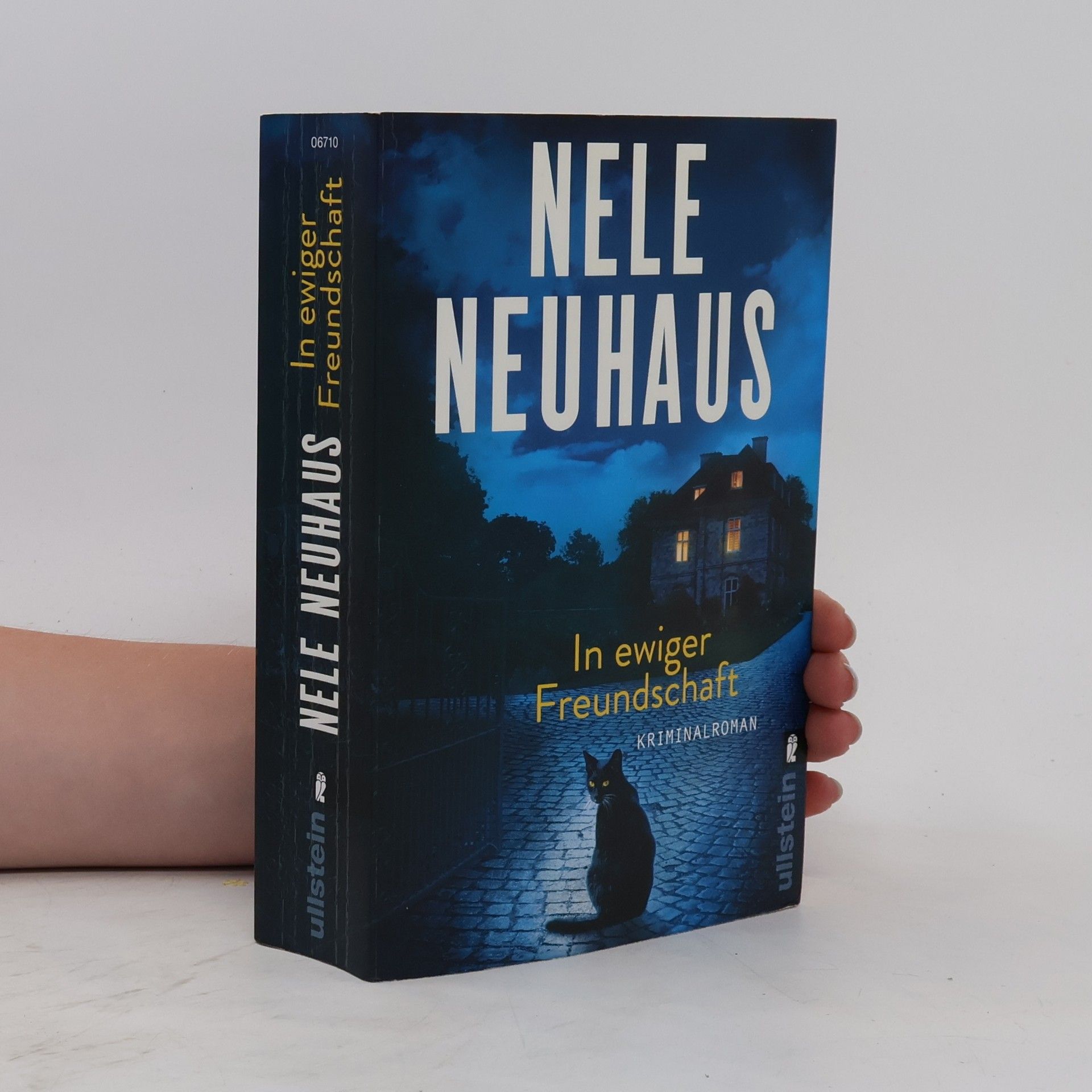 Nele Neuhaus In ewiger Freundschaft : Kriminalroman