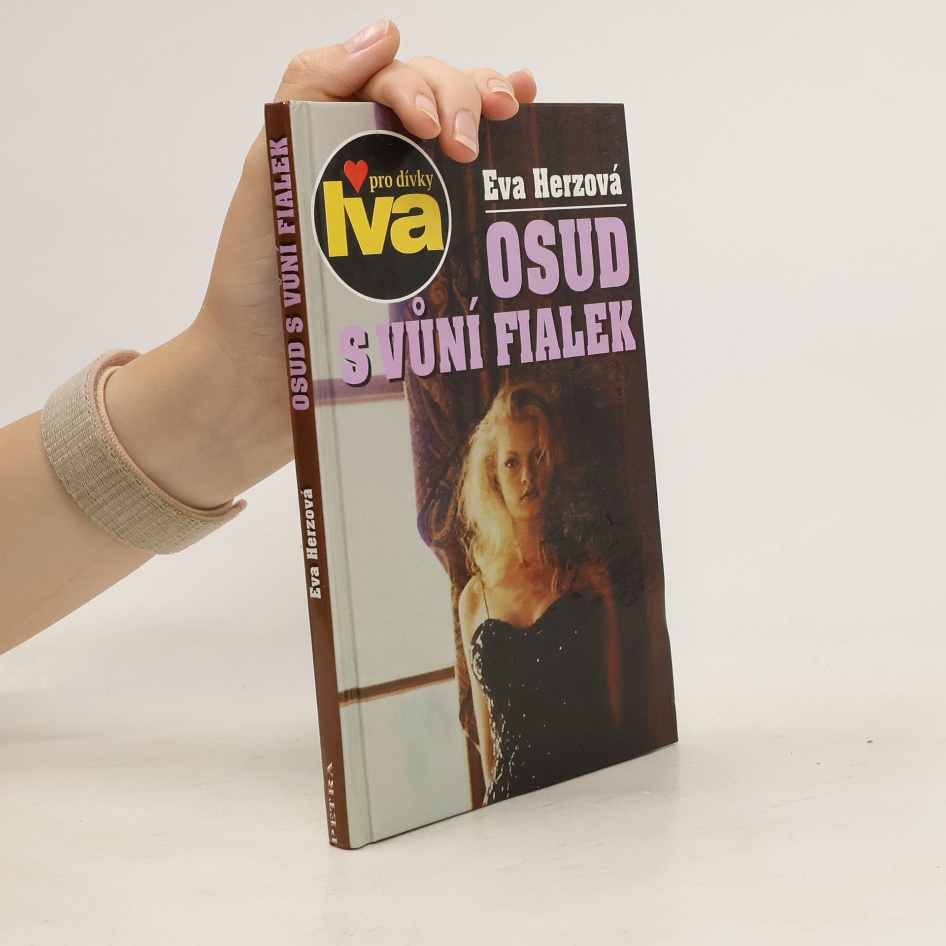 Eva Herzová Osud s vůní fialek