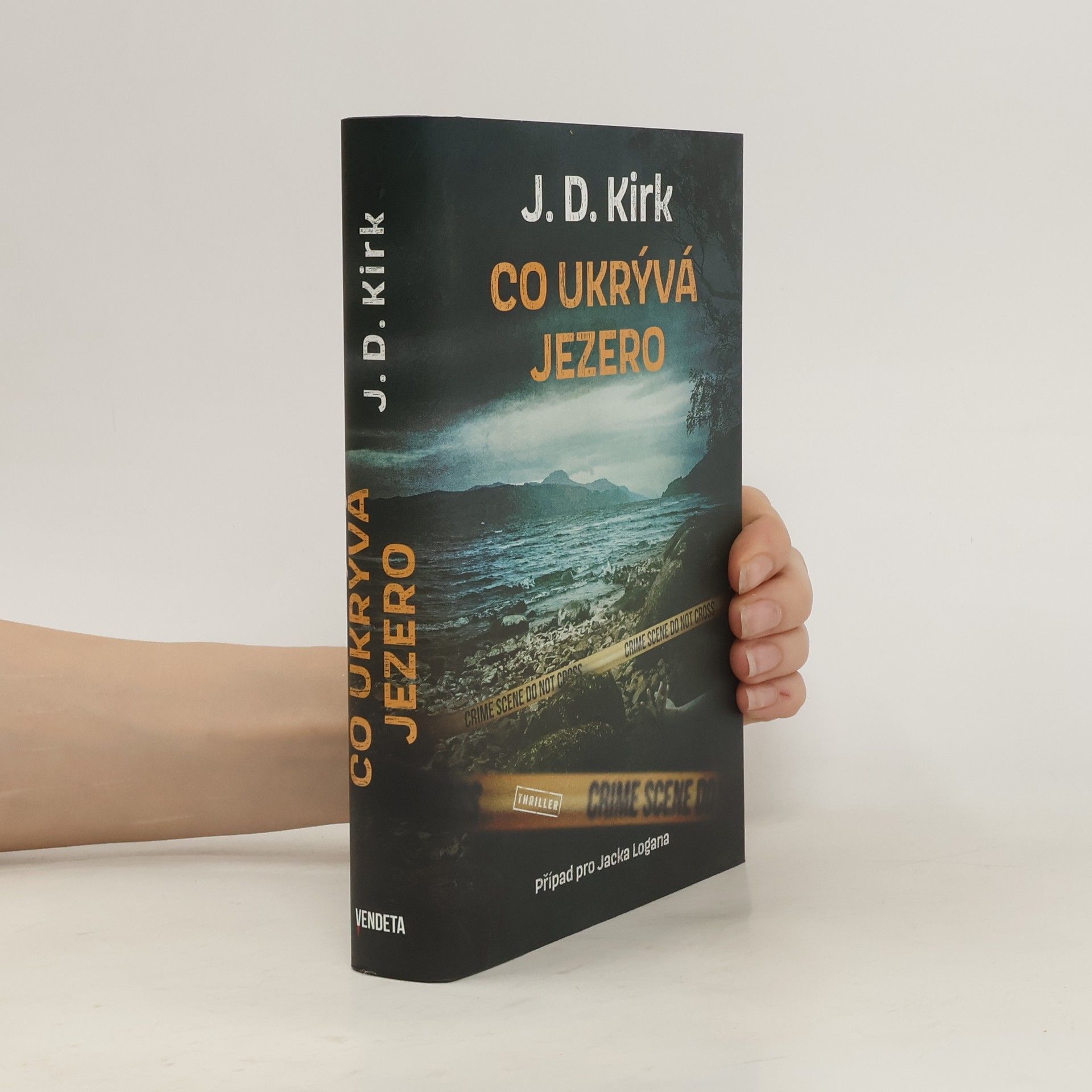 Barry Hutchison Co ukrývá jezero