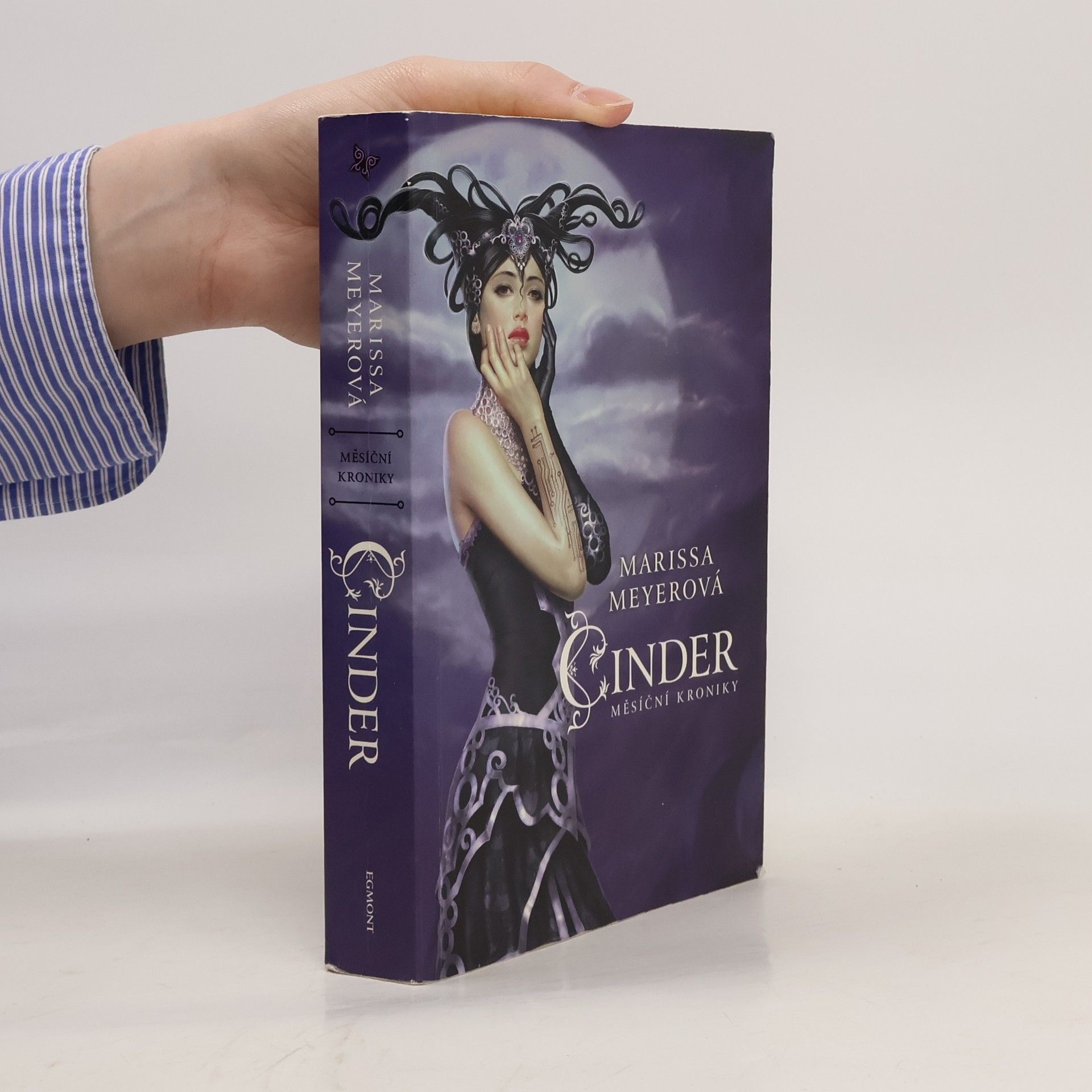 Marissa Meyer Měsíční kroniky - Cinder (1. díl série)