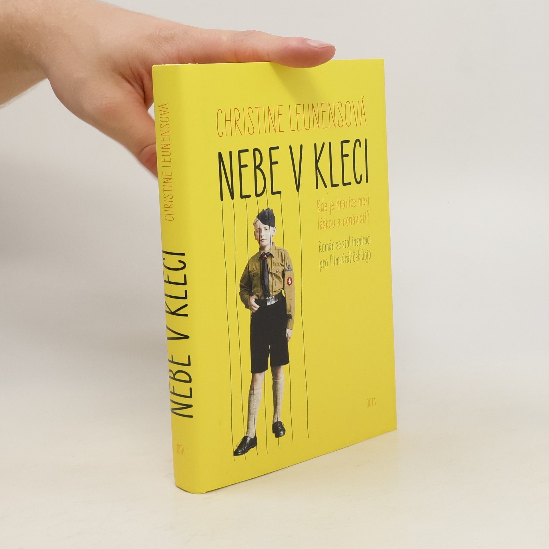 Christine Leunens Nebe v kleci