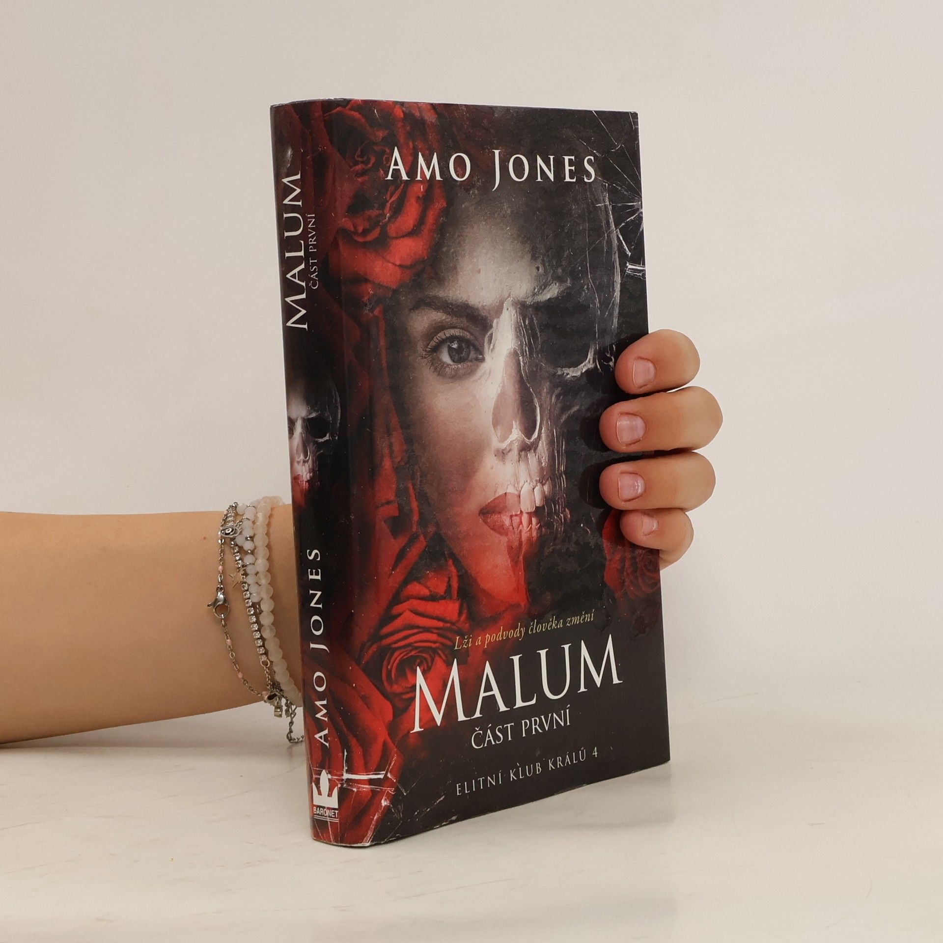 Amo Jones Malum – část první