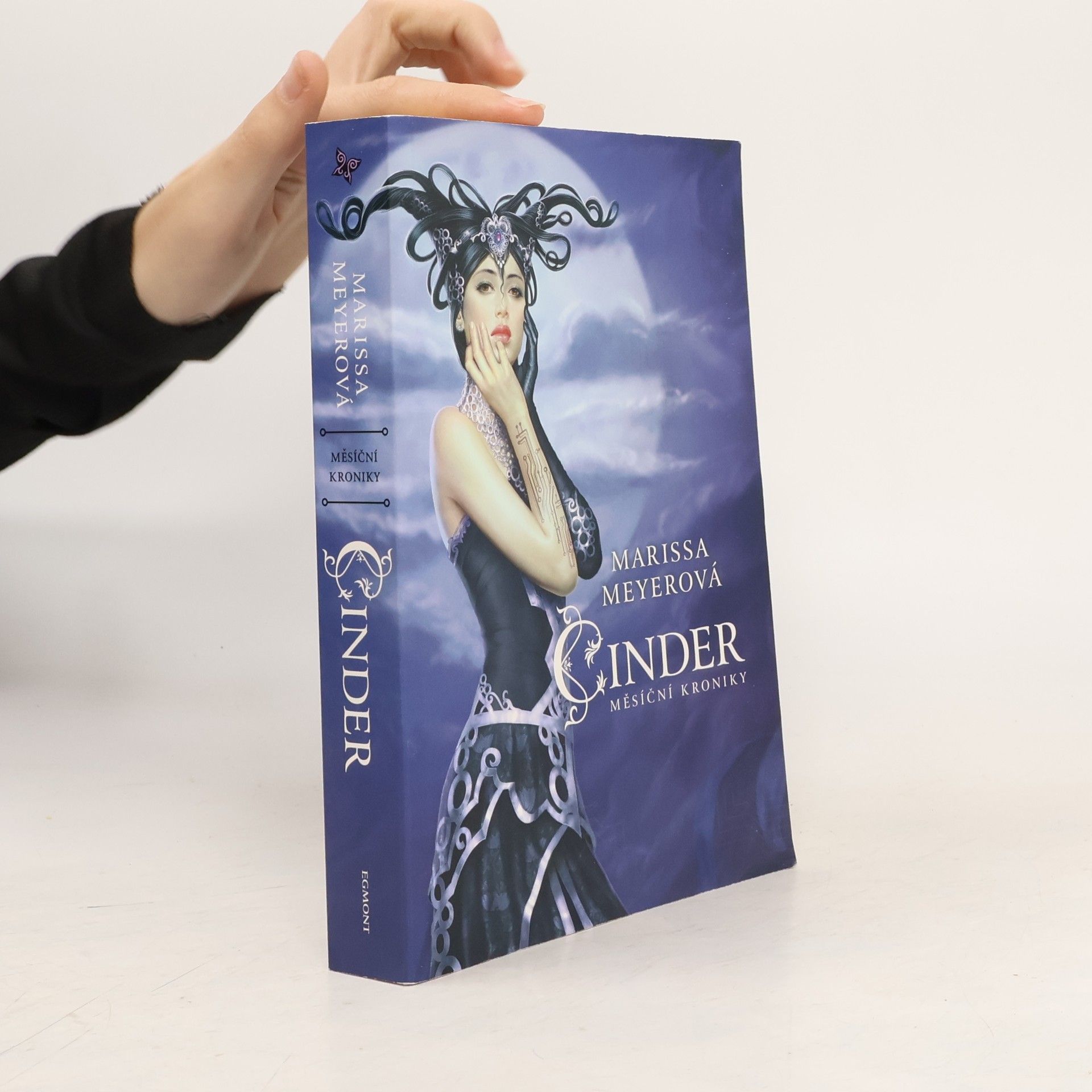 Marissa Meyer Měsíční kroniky - Cinder (1. díl série)