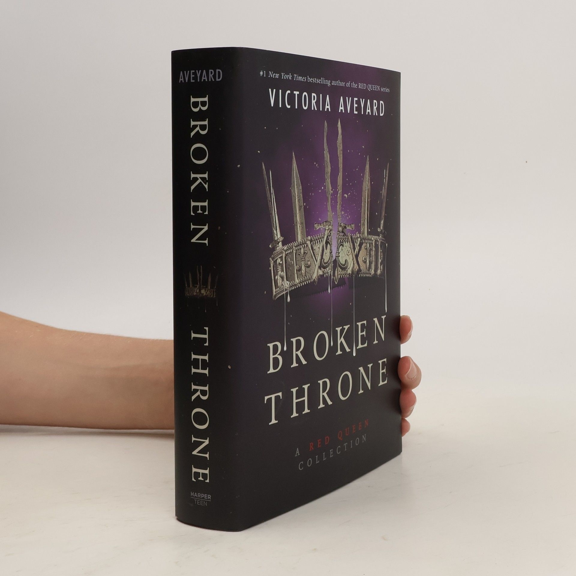 Victoria Aveyard Broken Throne: A Red Queen Collection
