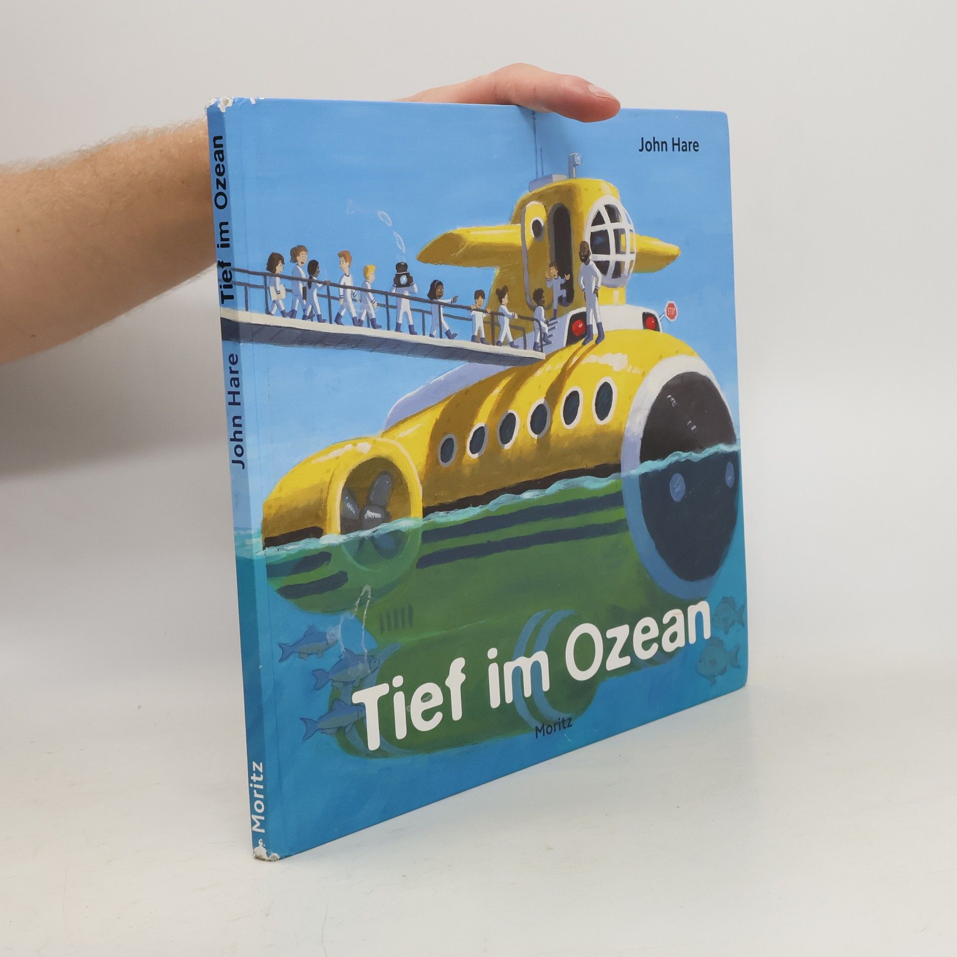 John Hare Tief im Ozean