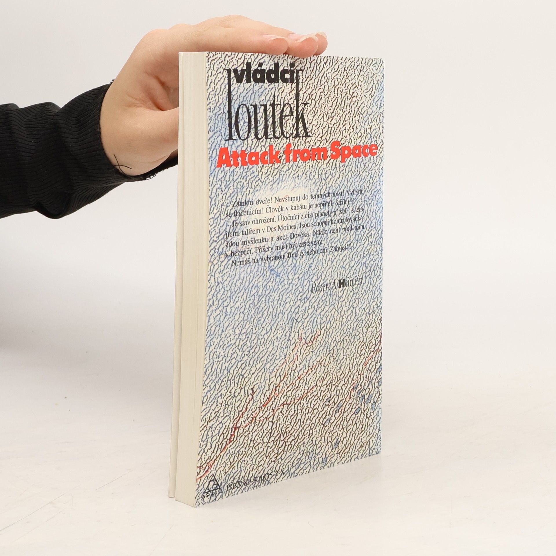kolektiv Vládci loutek: Attack from Space